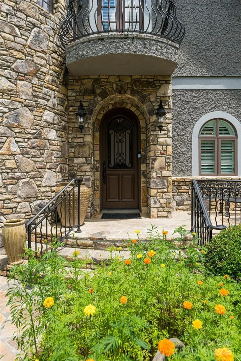 Property Slideshow image 3 of 48 | 1006 coves pheasant ct, Biltmore Lake, NC, 28715