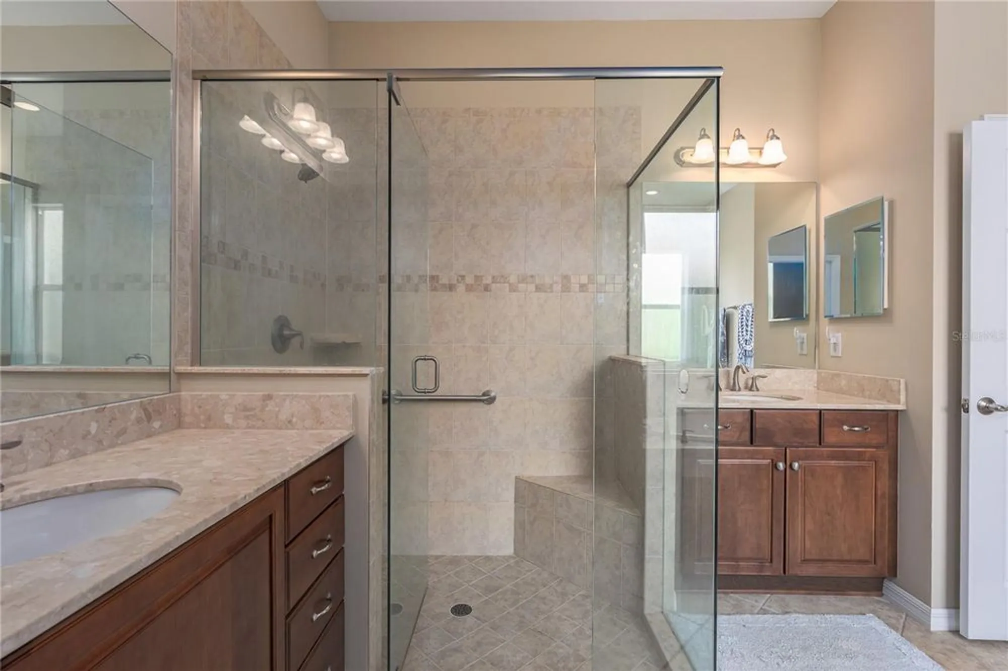 Property Slideshow image 18 of 56 | 5040 lake overlook ave, Bradenton, FL, 34208