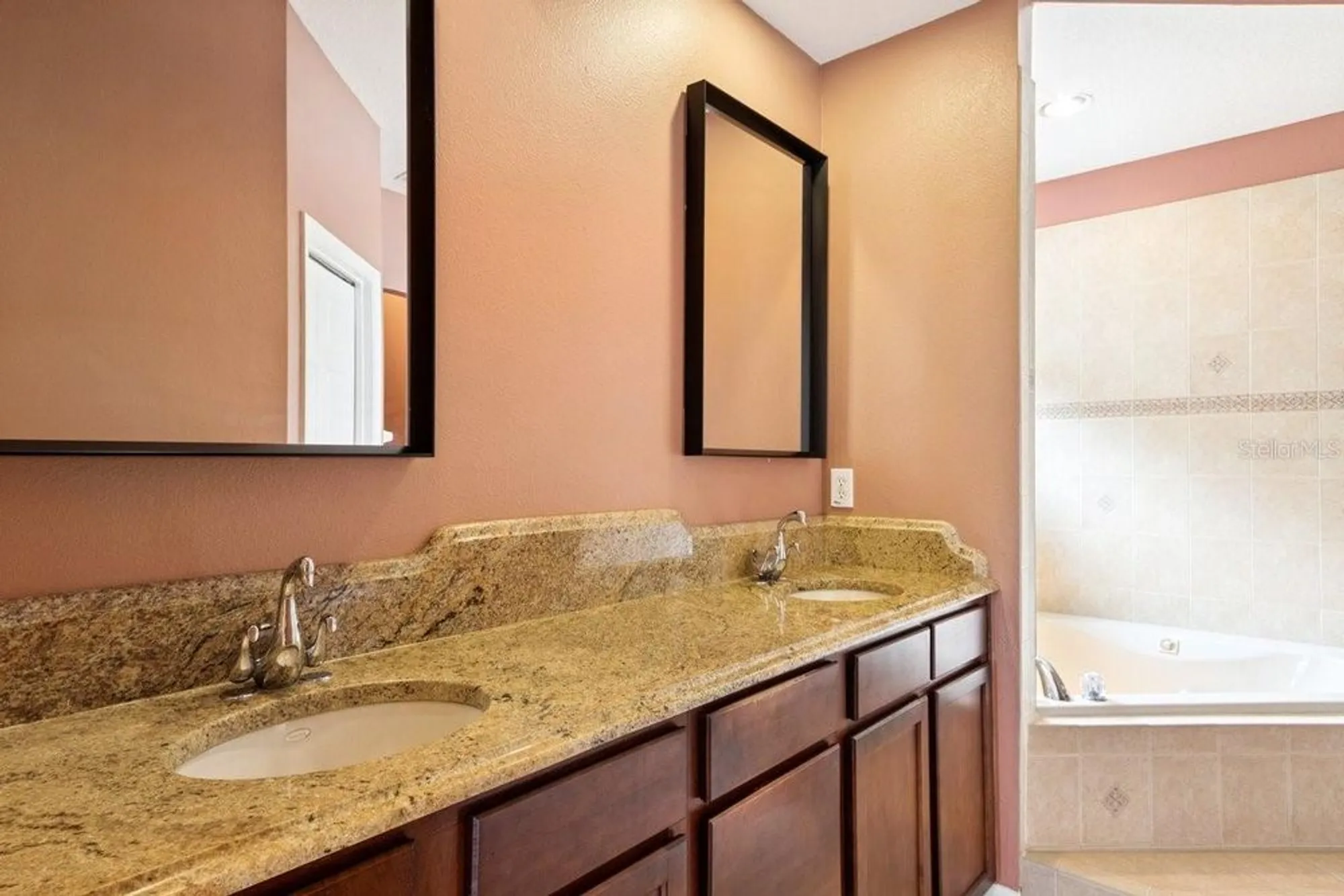 Property Slideshow image 22 of 44 | 902 heron point cir, Deland, FL, 32724