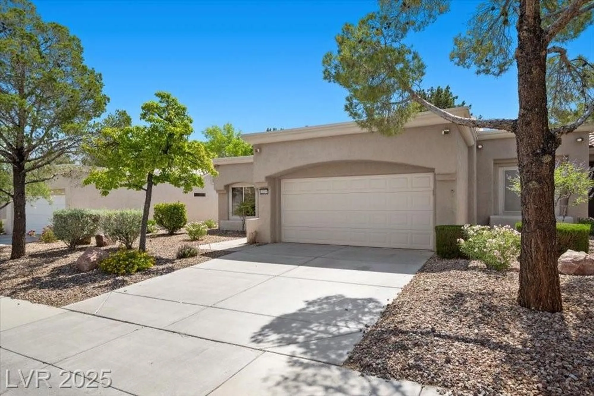 Property Slideshow image 3 of 27 | 2216 spring water dr, Las Vegas, NV, 89134
