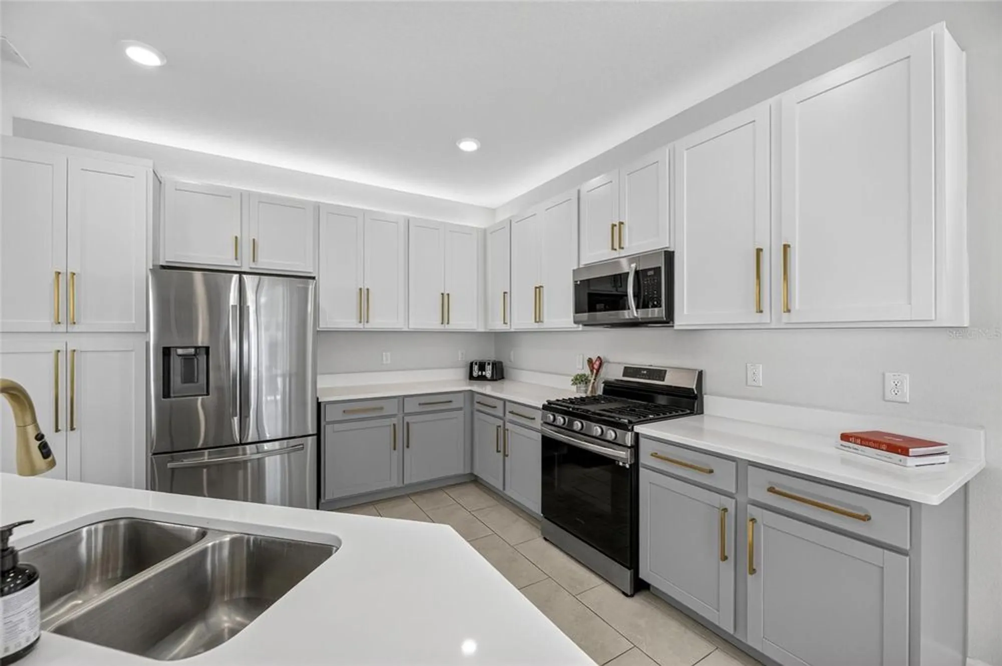 Property Slideshow image 21 of 91 | 324 blackrock ln, Apollo Beach, FL, 33572