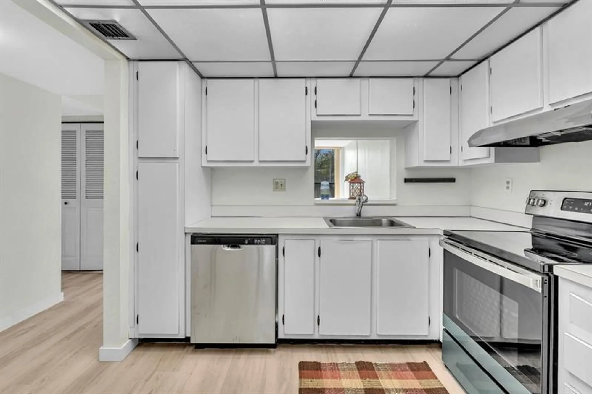 Property Slideshow image 7 of 48 | 6351 n university dr 324, Tamarac, FL, 33321