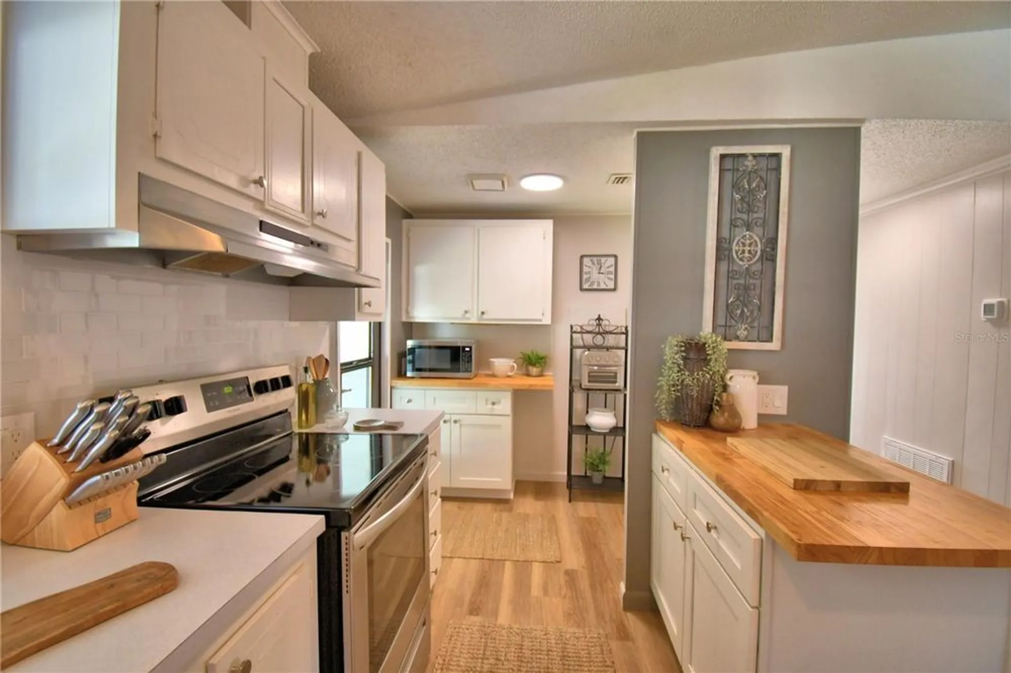 Property Slideshow image 8 of 50 | 4849 goldenview ln, Lakeland, FL, 33811