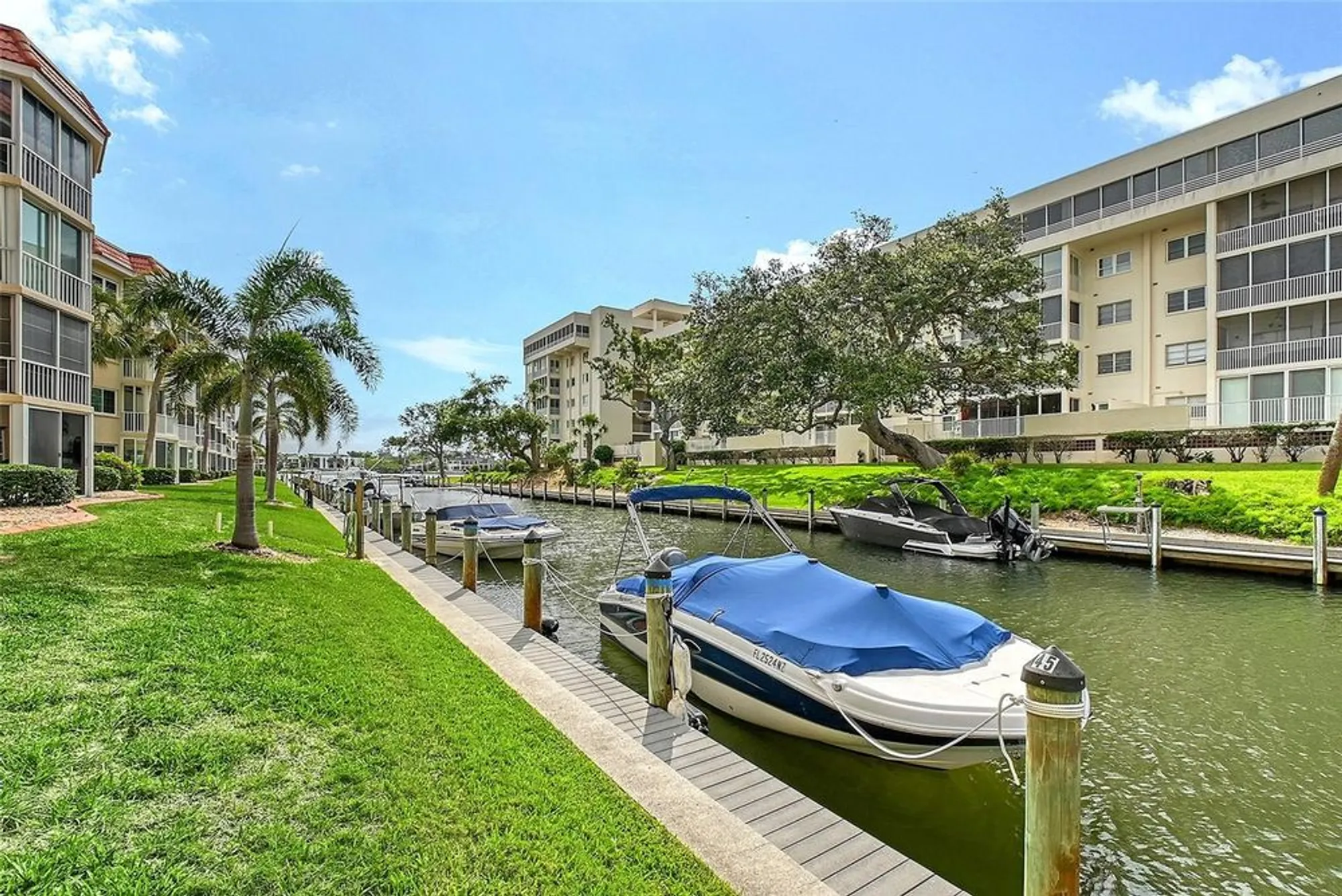 Property Slideshow image 17 of 65 | 1300 n portofino dr apt 103, Sarasota, FL, 34242