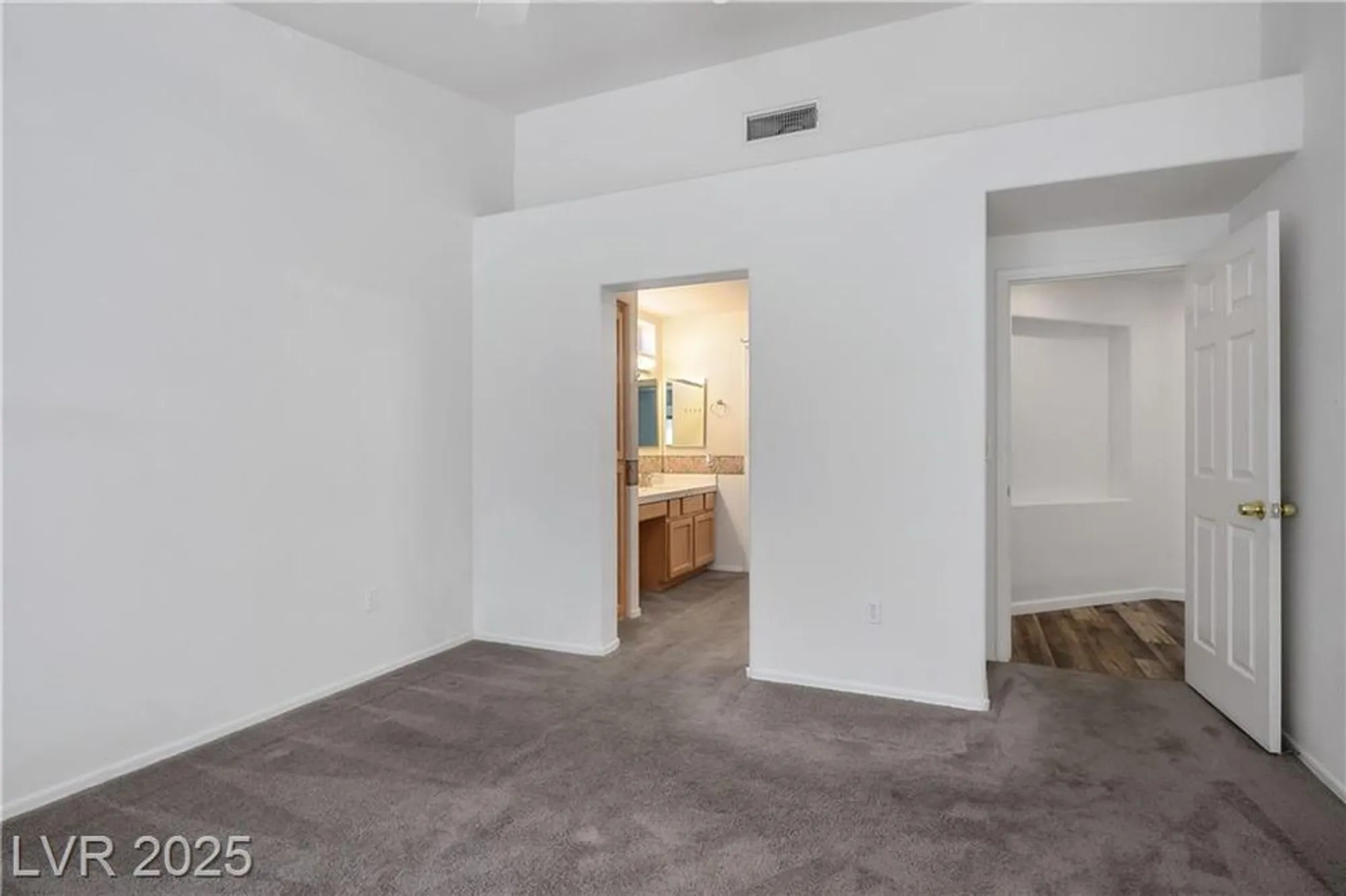 Property Slideshow image 17 of 74 | 10505 linden wood ct, Las Vegas, NV, 89134