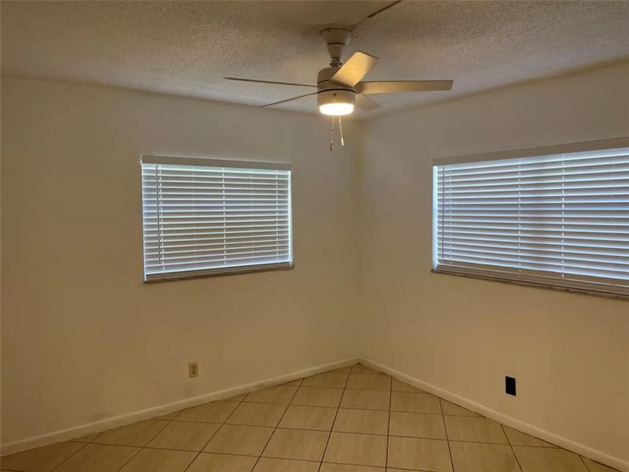 Property Slideshow image 5 of 8 | 550 nw 79th ave 108, Margate, FL, 33063