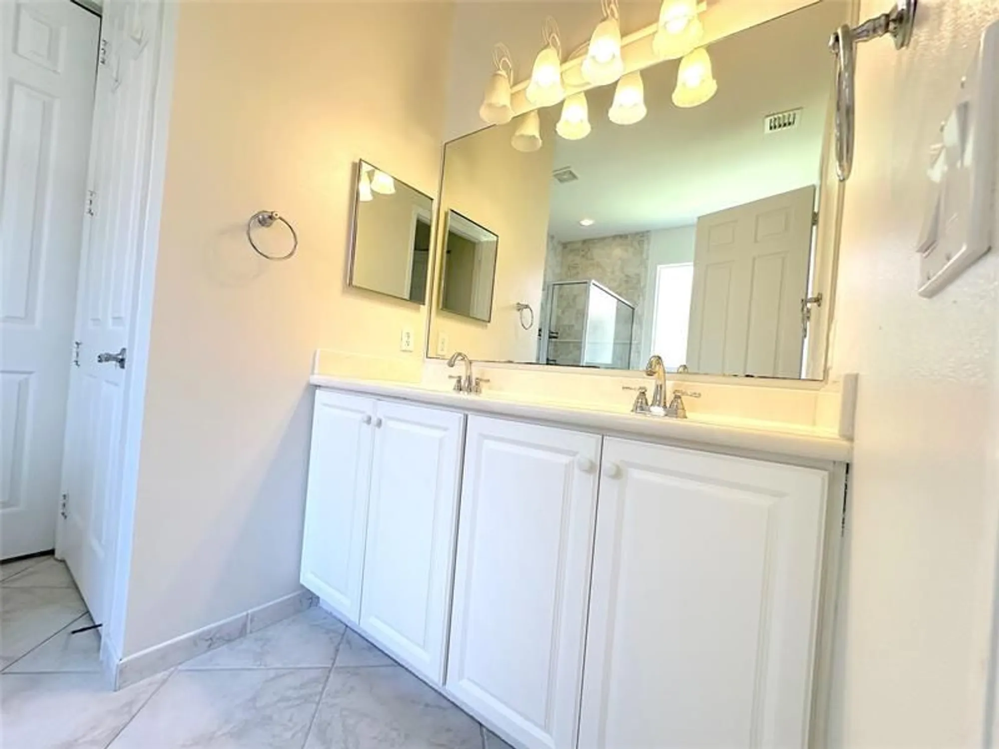 Property Slideshow image 14 of 32 | 6204 thames pl, Vero Beach, FL, 32966