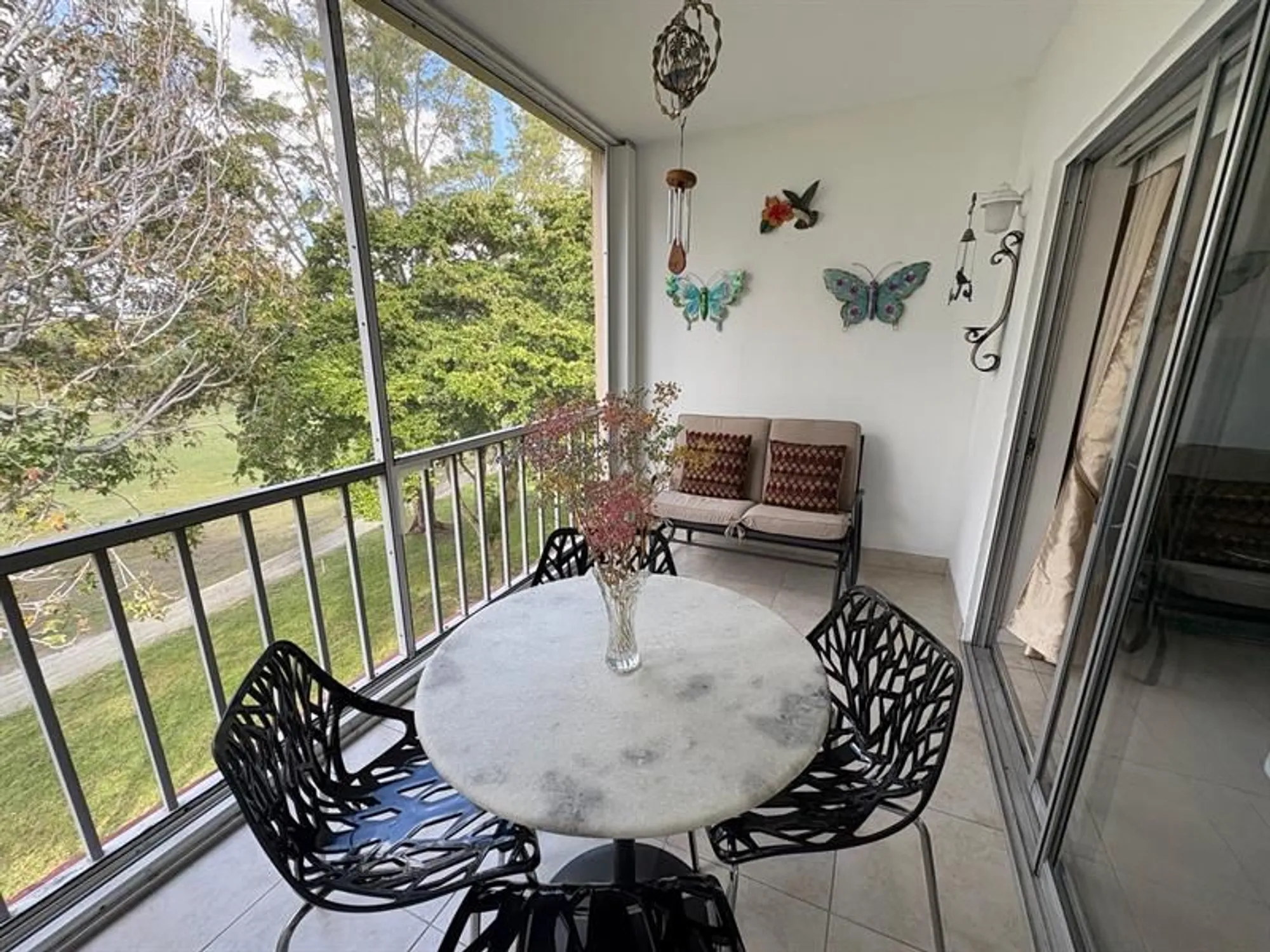 Property Slideshow image 11 of 70 | 1055 country club dr 404, Margate, FL, 33063