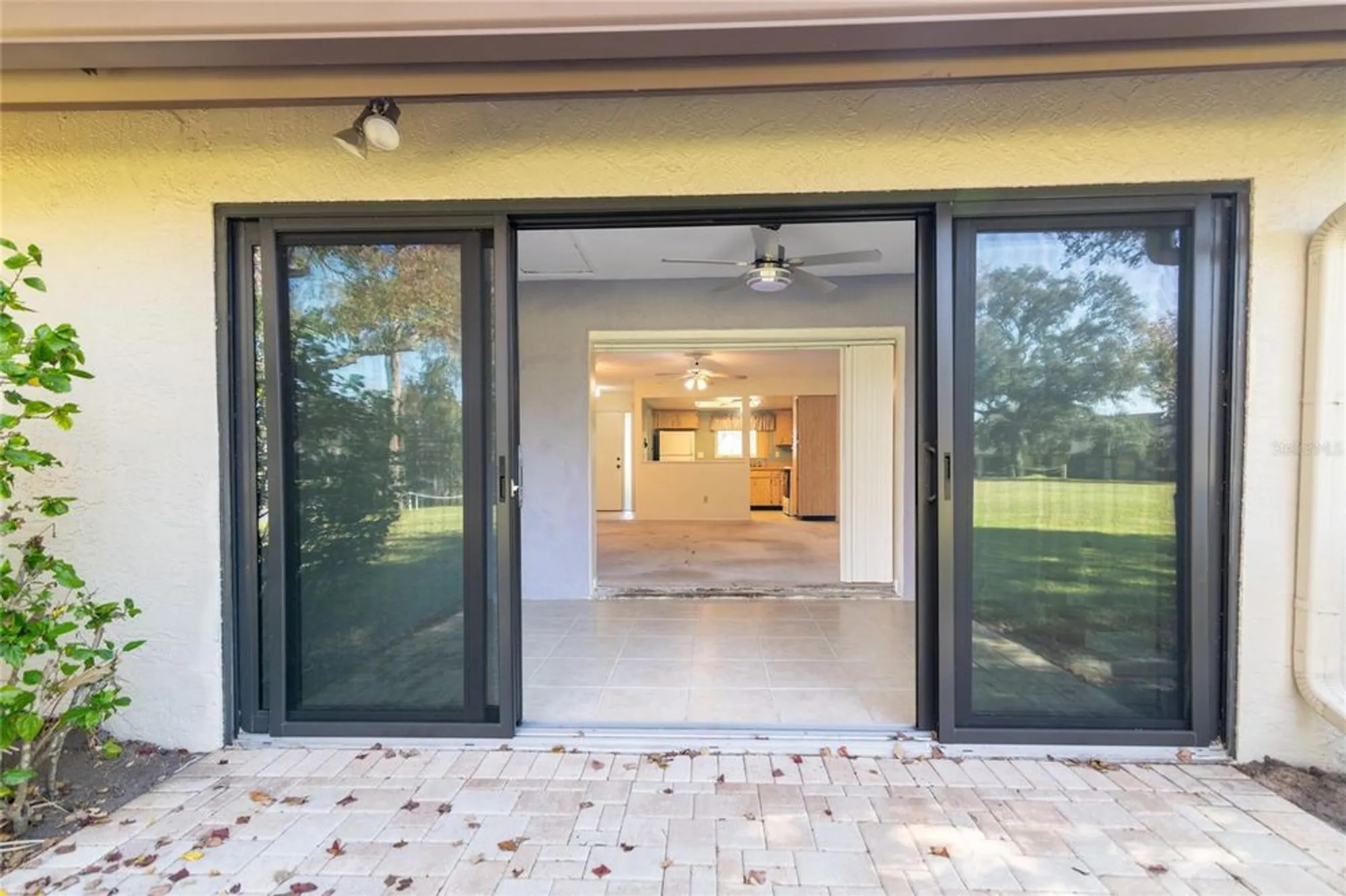 Property Slideshow image 16 of 32 | 2502 laurelwood dr # 3b, Clearwater, FL, 33763