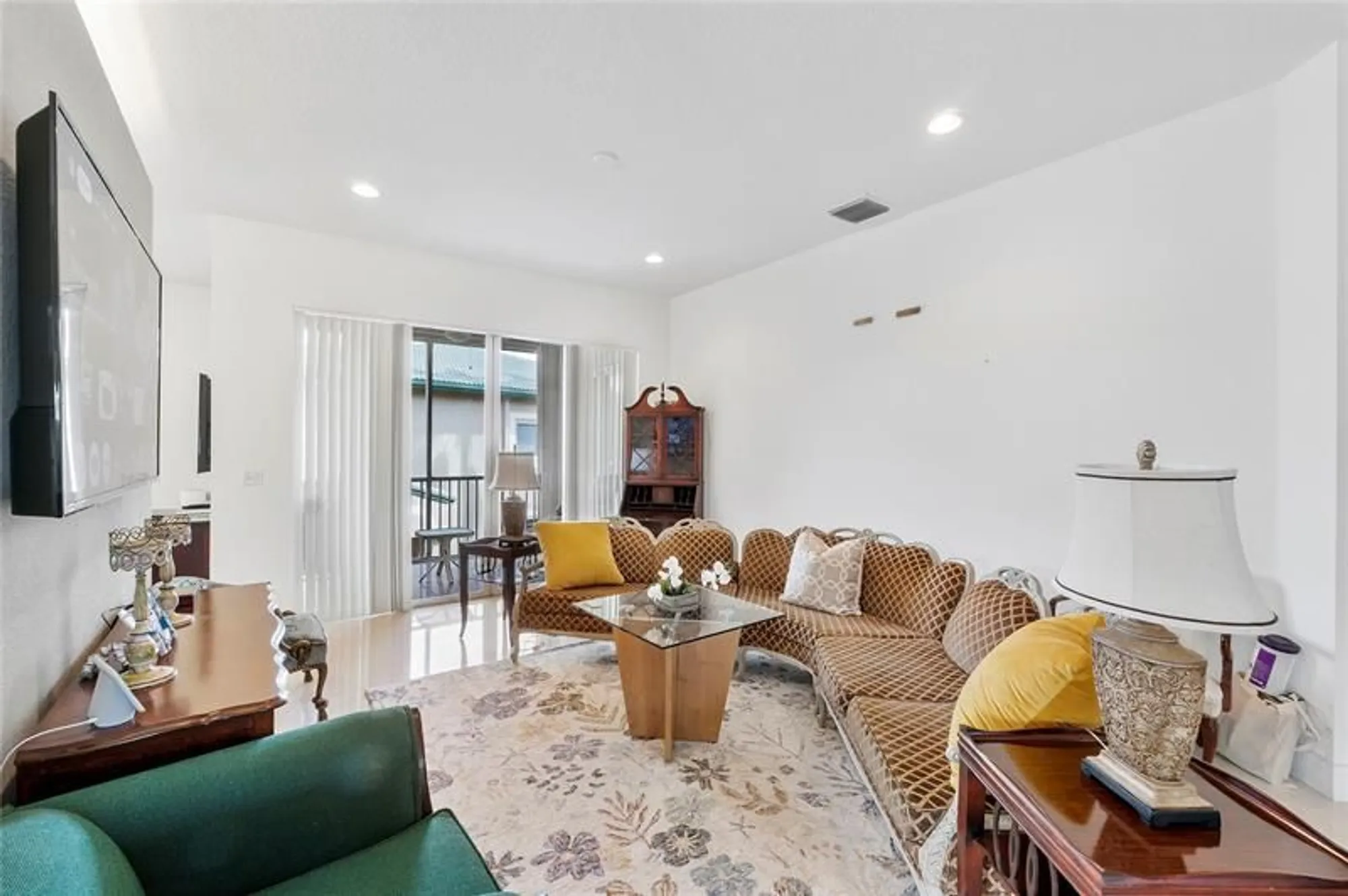 Property Slideshow image 11 of 36 | 7940 exeter cir 201, Tamarac, FL, 33321