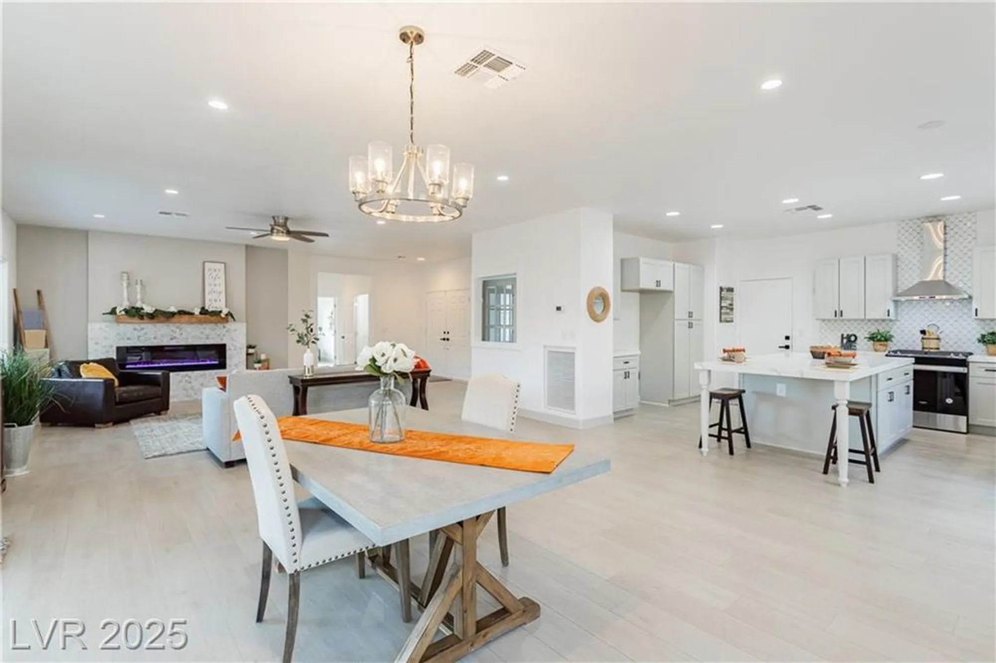 Property Slideshow image 21 of 72 | 2589 evansville ave, Henderson, NV, 89052