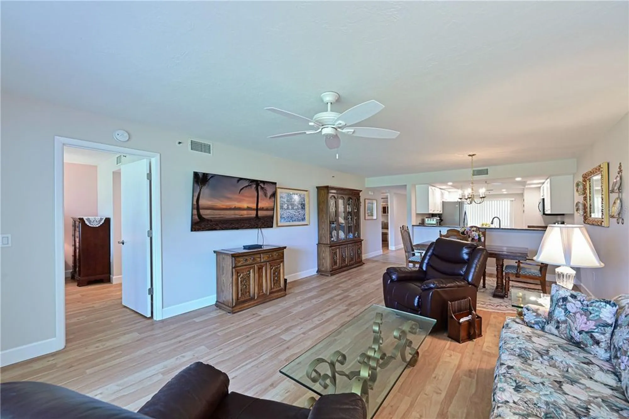 Property Slideshow image 10 of 70 | 6904 drewrys blf apt 803, Bradenton, FL, 34203