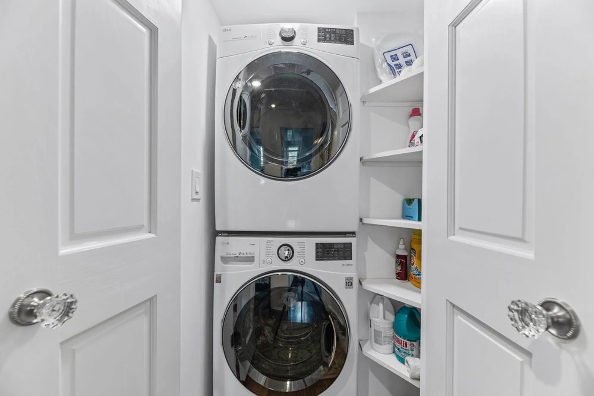 Property Slideshow image 24 of 30 | , Prospect Heights, IL, 60070