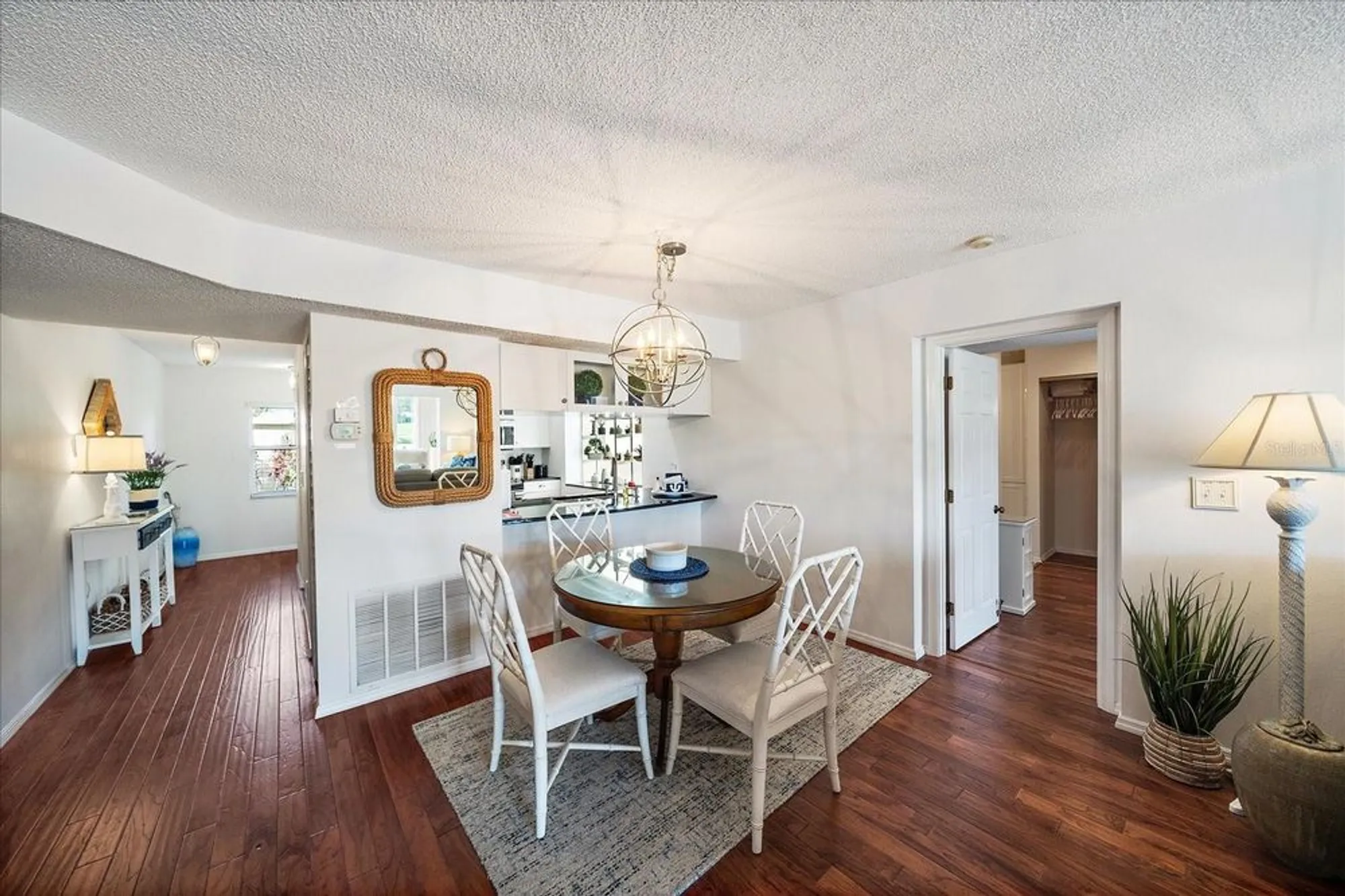 Property Slideshow image 13 of 76 | 425 cerromar ter 359, Venice, FL, 34293