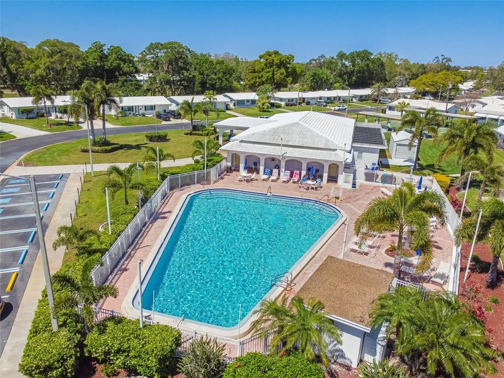 Property Slideshow image 25 of 31 | 9548 141st st, Seminole, FL, 33776