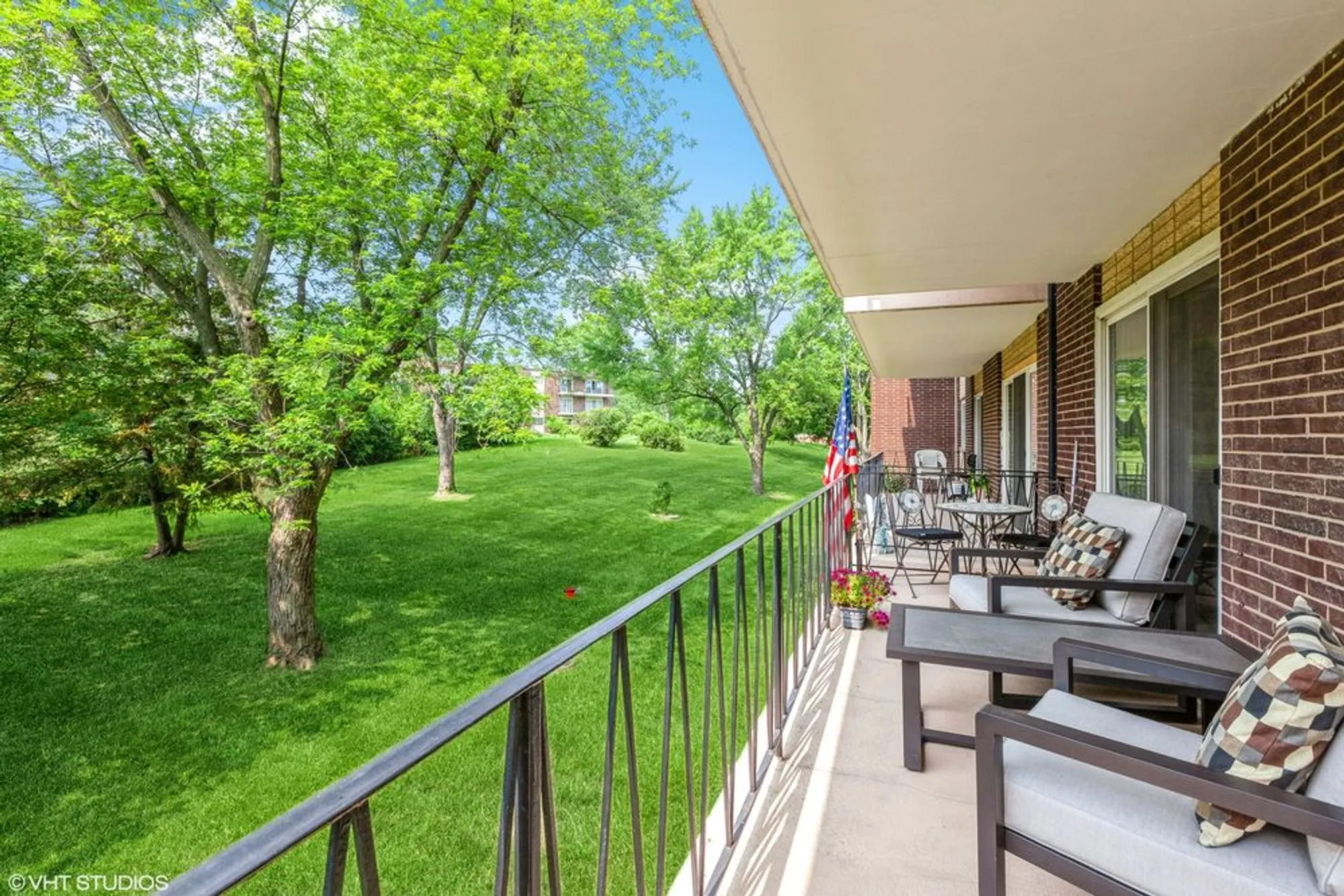 Property Slideshow image 11 of 20 | 5300 walnut ave apt 11b, Downers Grove, IL, 60515