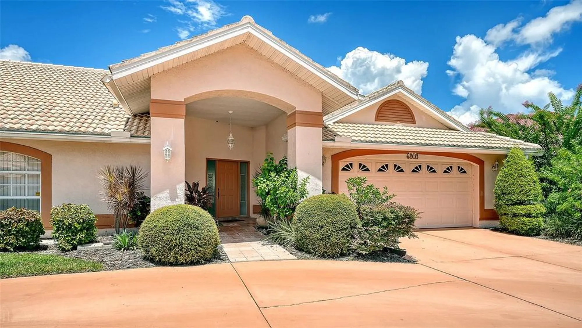 Property Slideshow image 8 of 66 | 6803 drewrys blf, Bradenton, FL, 34203