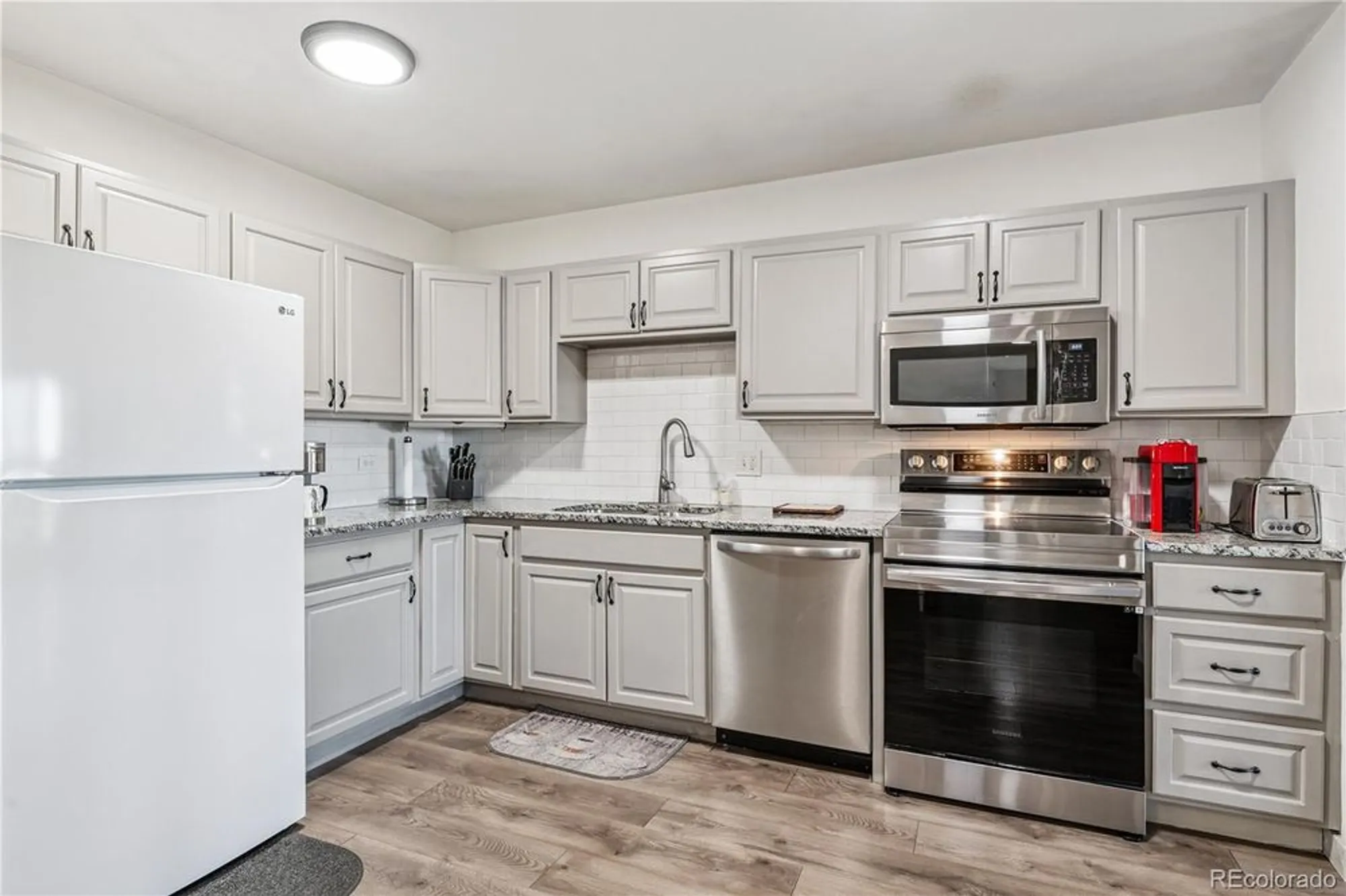 Property Slideshow image 11 of 49 | 300 s clinton st 8c, Denver, CO, 80247