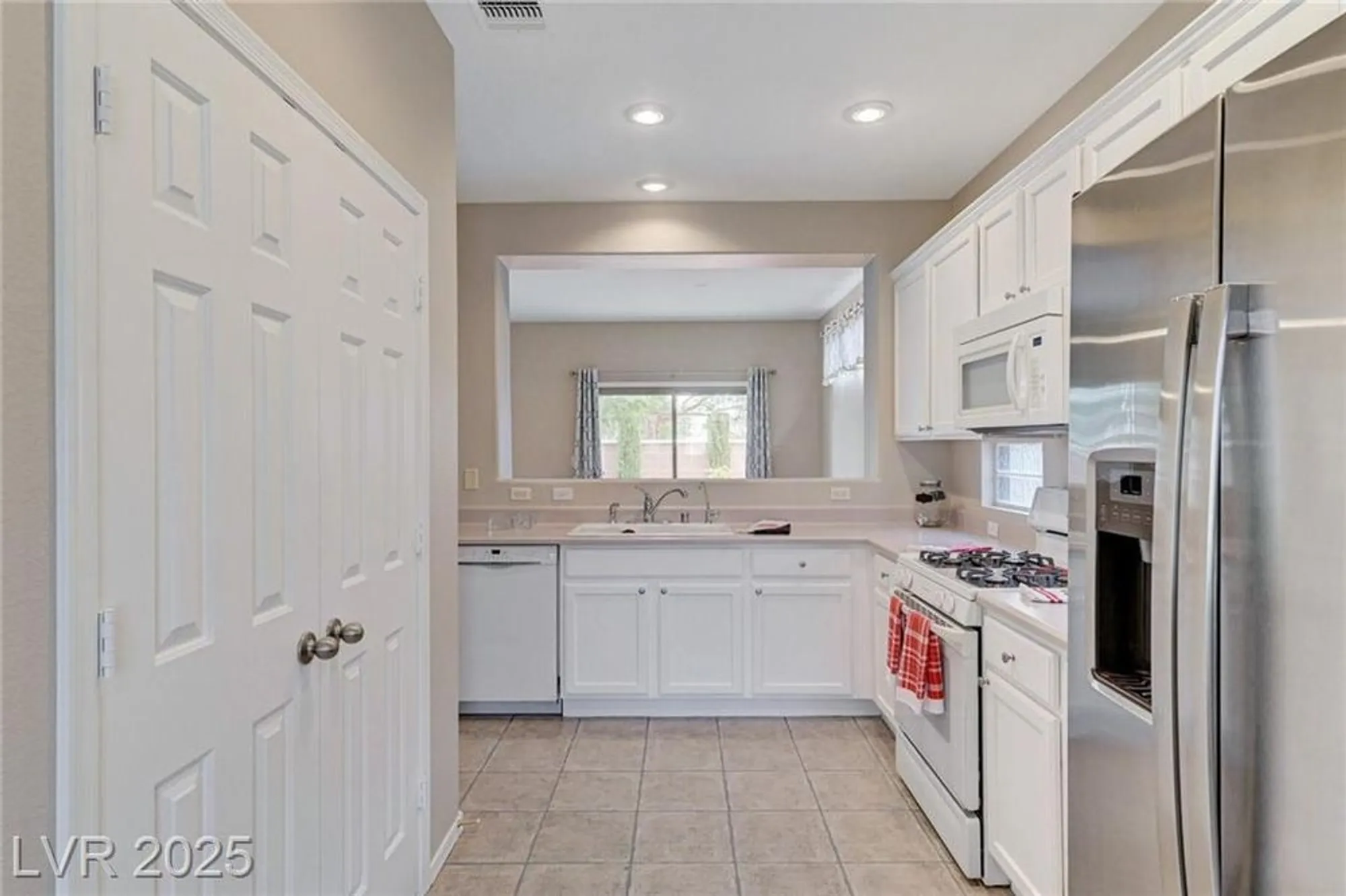 Property Slideshow image 27 of 93 | 2160 tiger links dr, Henderson, NV, 89012