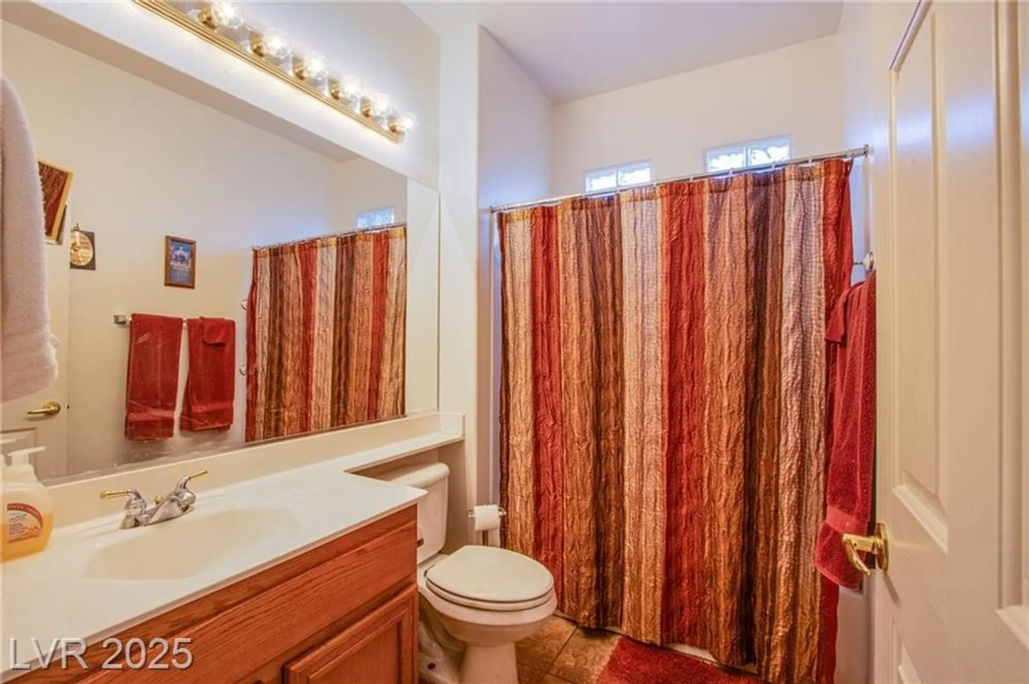 Property Slideshow image 20 of 31 | 2581 evansville ave, Henderson, NV, 89052