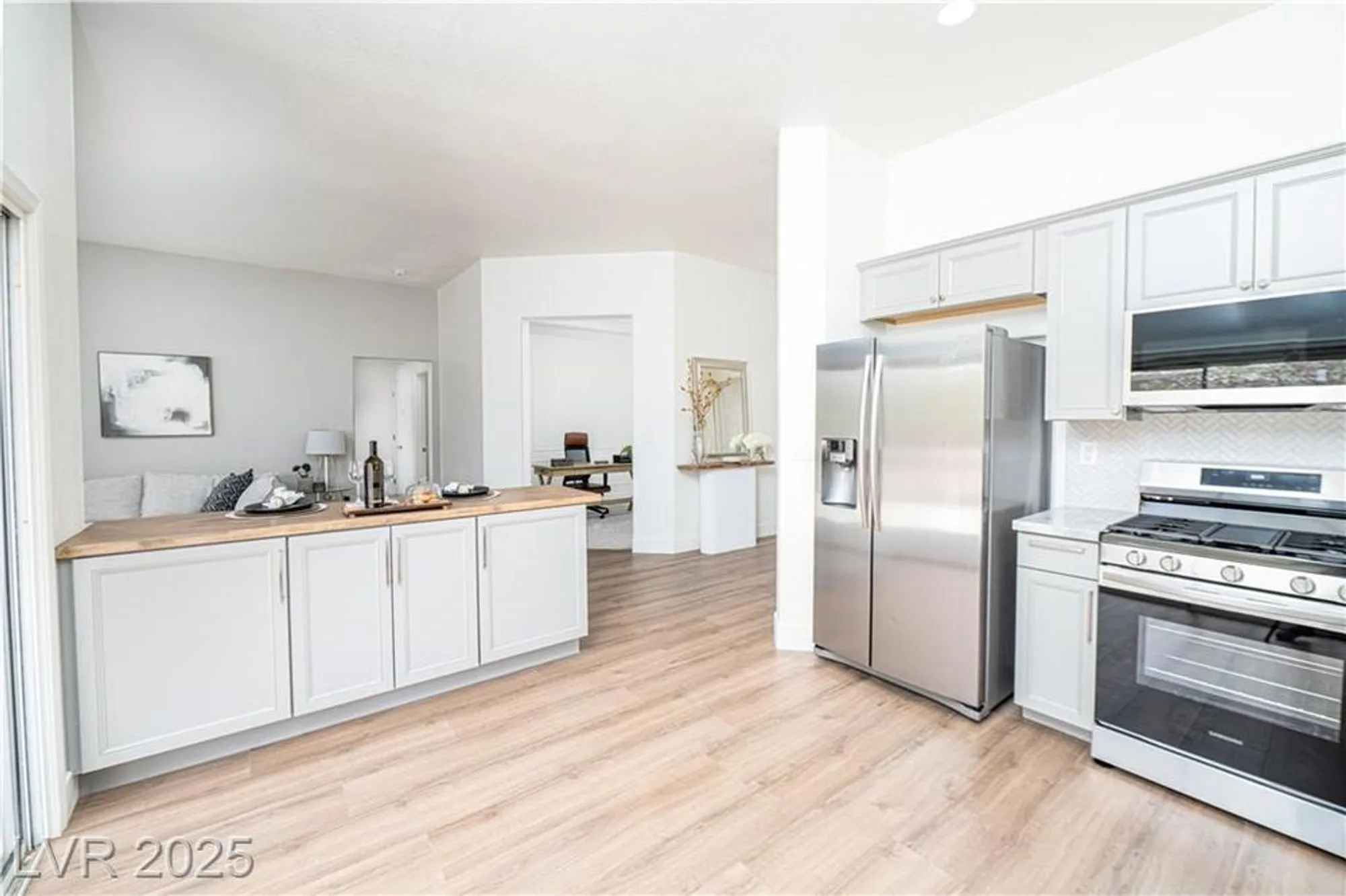 Property Slideshow image 5 of 37 | 10301 coal creek pl, Las Vegas, NV, 89134