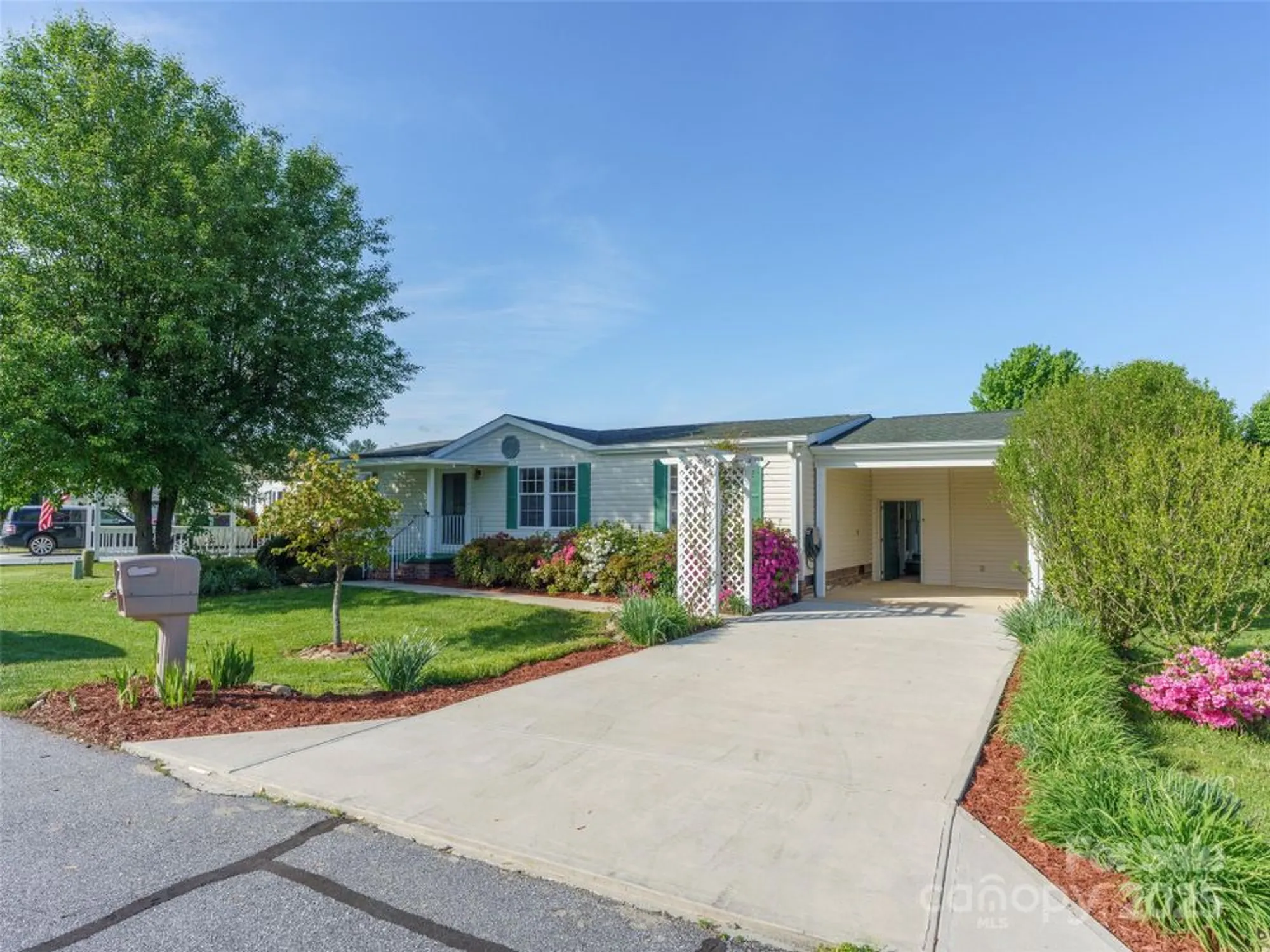 Property Slideshow image 24 of 42 | 236 white ash cir, Hendersonville, NC, 28739