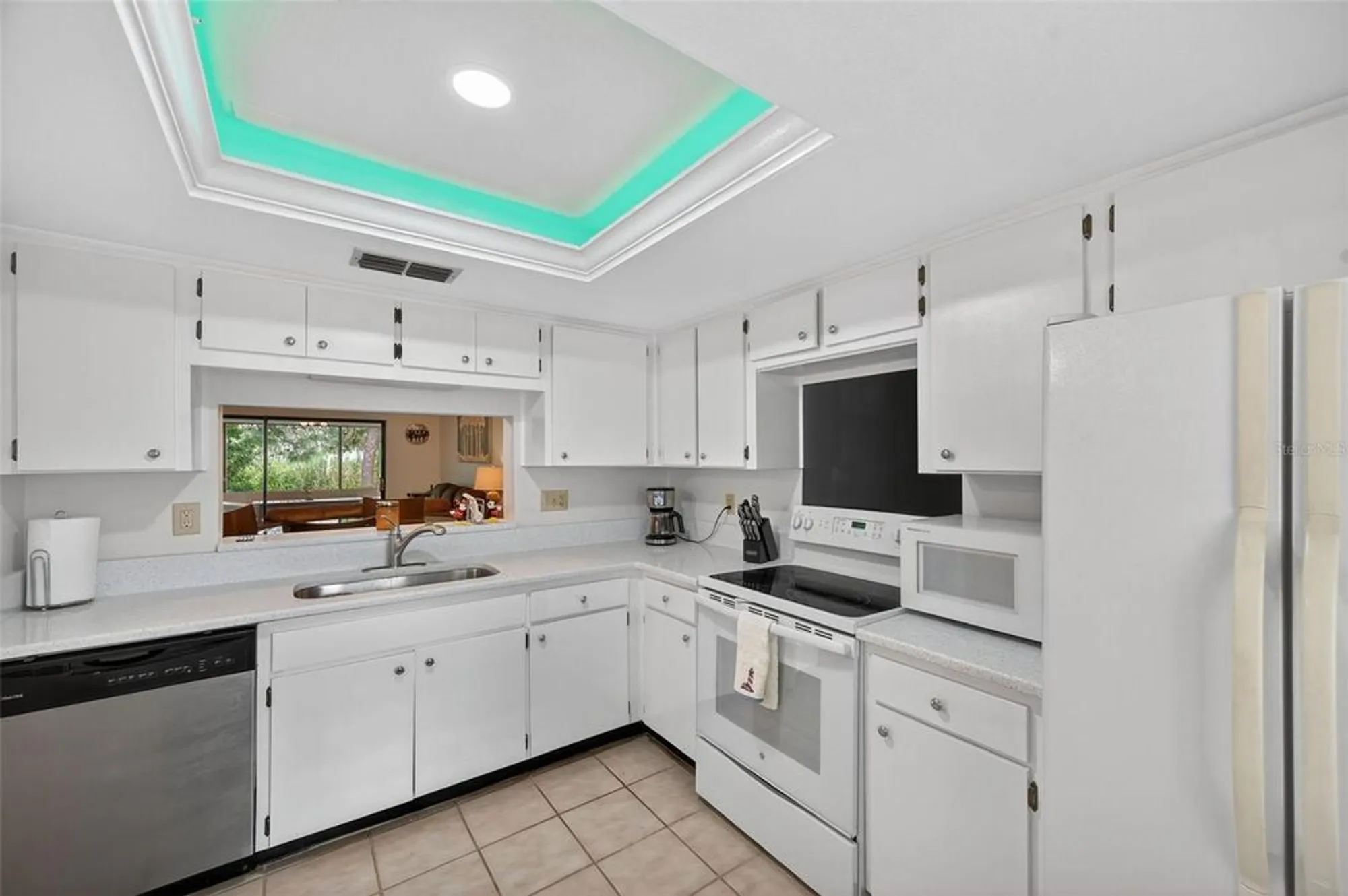 Property Slideshow image 6 of 29 | 2537 royal pines cir # 19d, Clearwater, FL, 33763