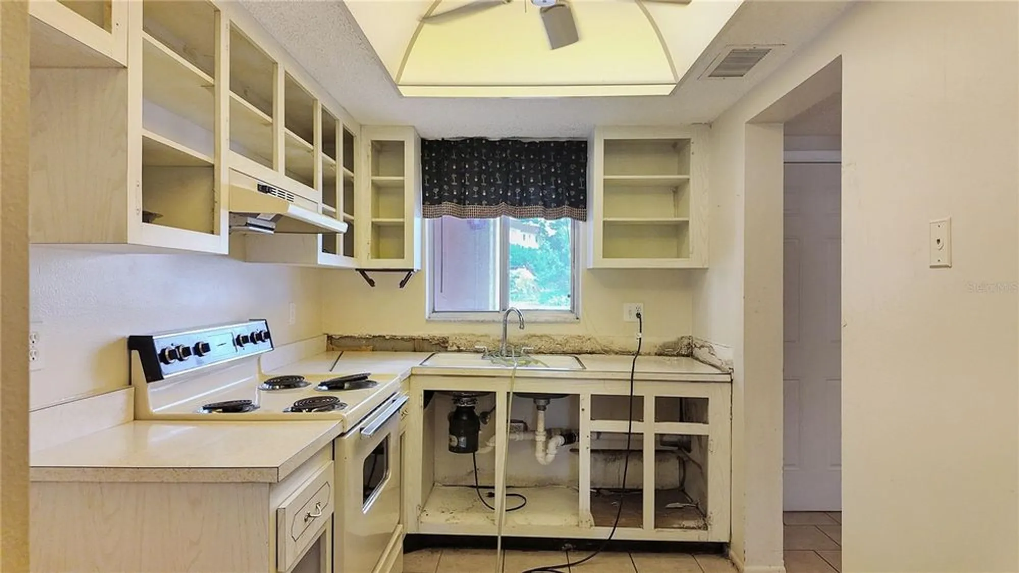 Property Slideshow image 6 of 21 | 4127 heron way # 111, Bradenton, FL, 34205