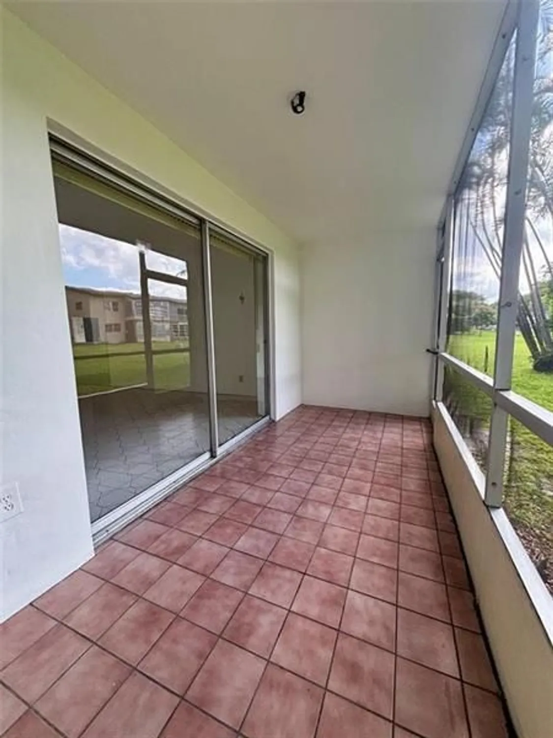 Property Slideshow image 15 of 32 | 7600 nw 5th pl apt 102, Margate, FL, 33063