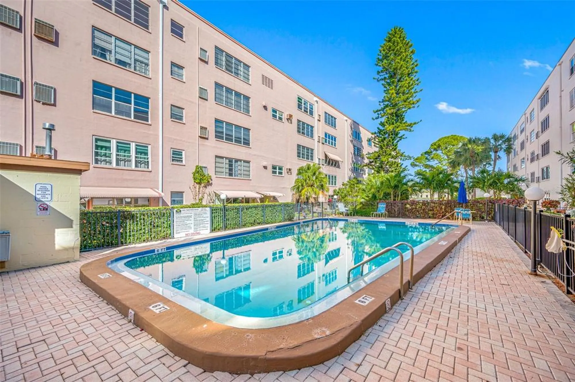 Property Slideshow image 1 of 44 | 5521 80th st n unit 310, St Petersburg, FL, 33709