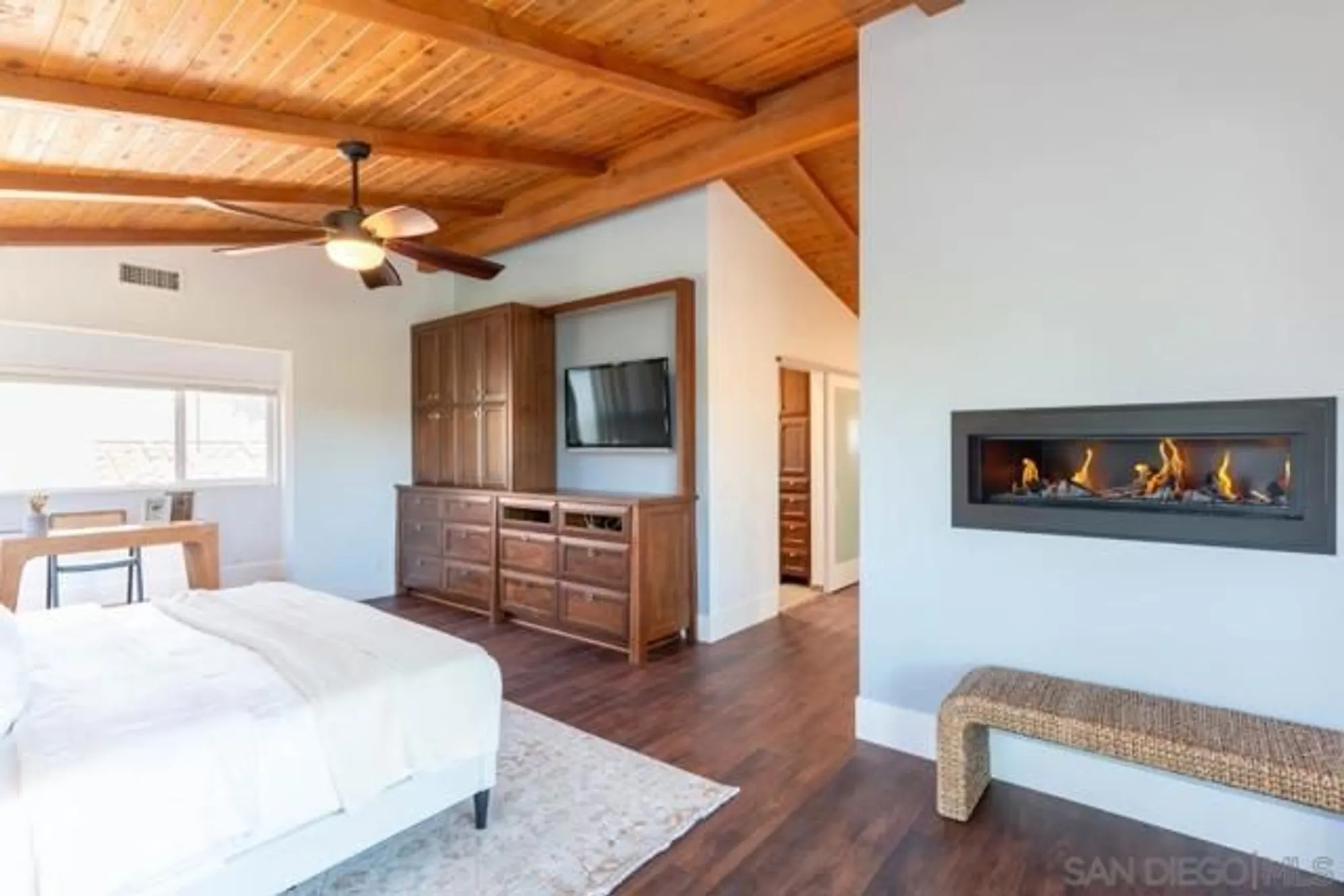 Property Slideshow image 19 of 70 | 907 ridge heights dr, Fallbrook, CA, 92028