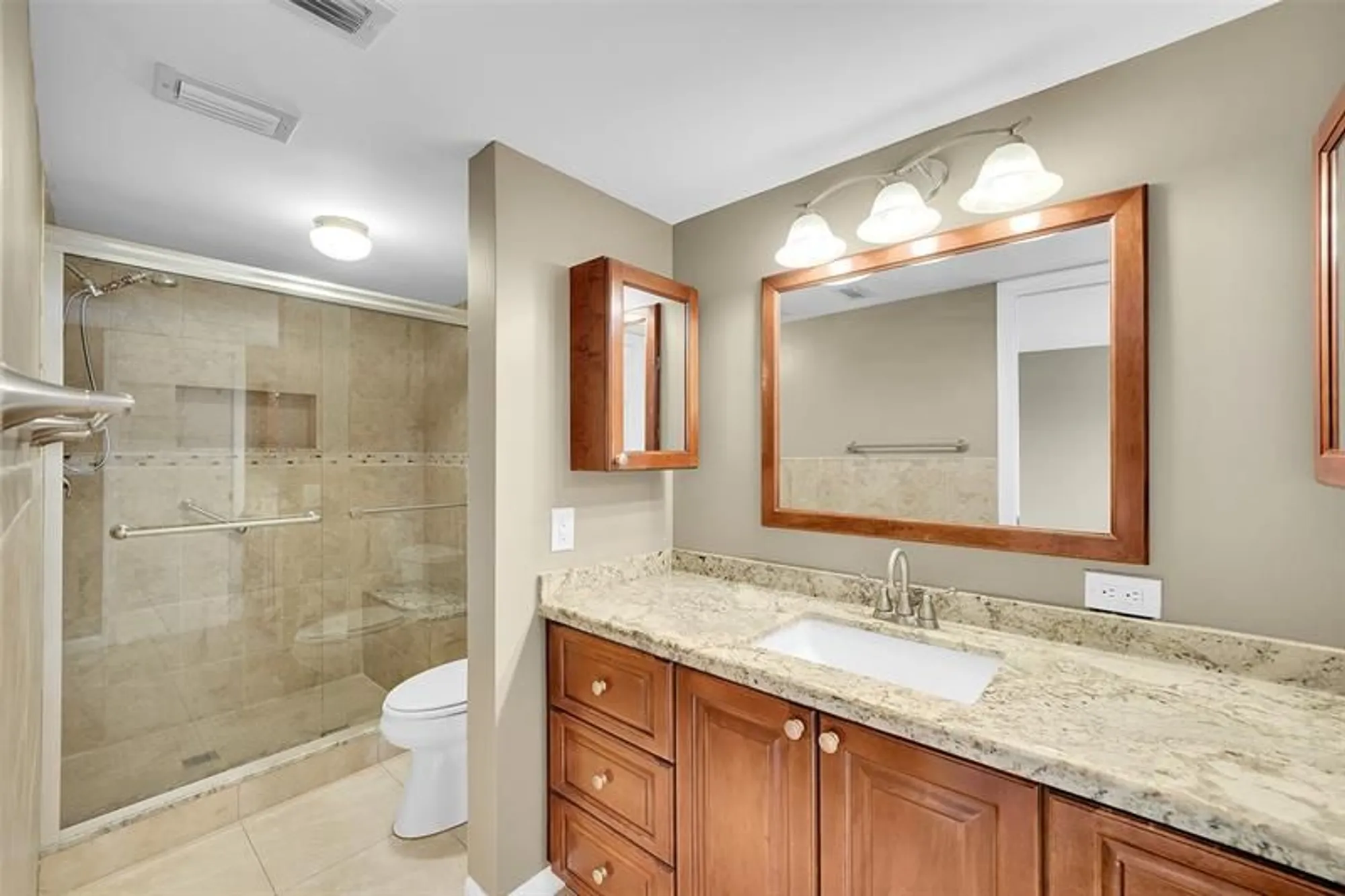 Property Slideshow image 22 of 30 | 4950 e sabal palm blvd 302, Tamarac, FL, 33319