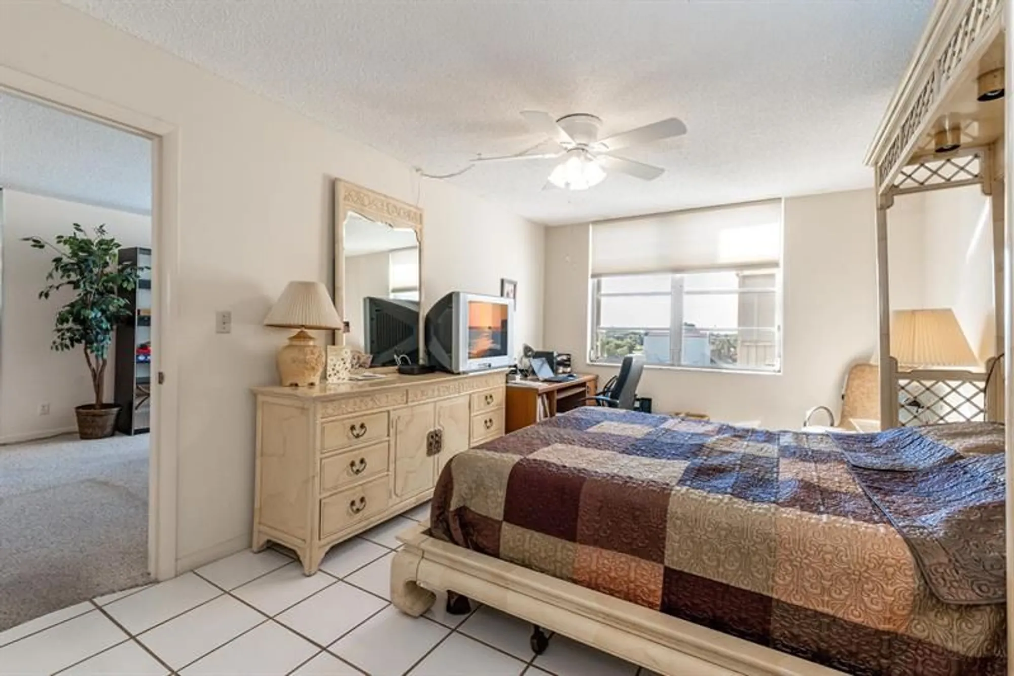 Property Slideshow image 10 of 75 | 8900 washington blvd apt 506b, Pembroke Pines, FL, 33025
