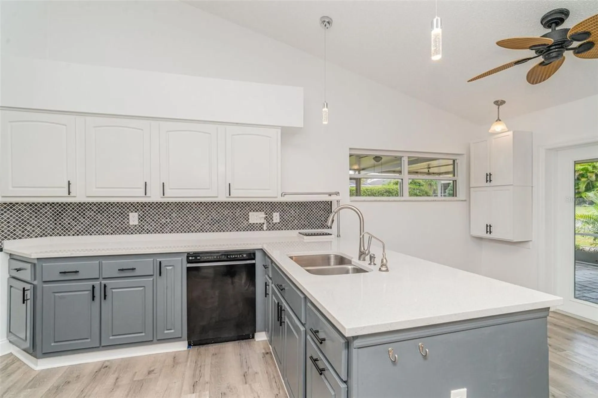 Property Slideshow image 14 of 31 | 2048 berry roberts dr, Sun City Center, FL, 33573