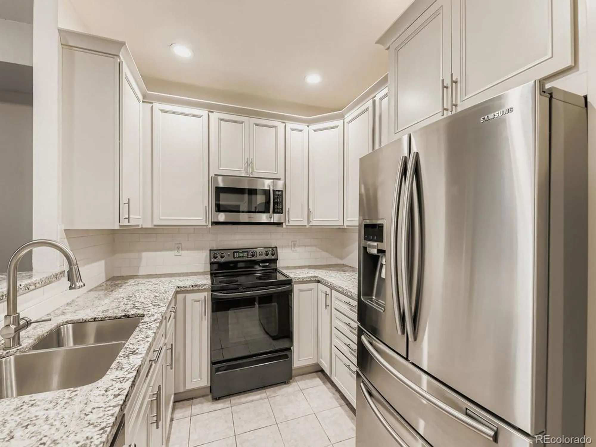 Property Slideshow image 9 of 37 | 2712 w greens pl, Littleton, CO, 80123