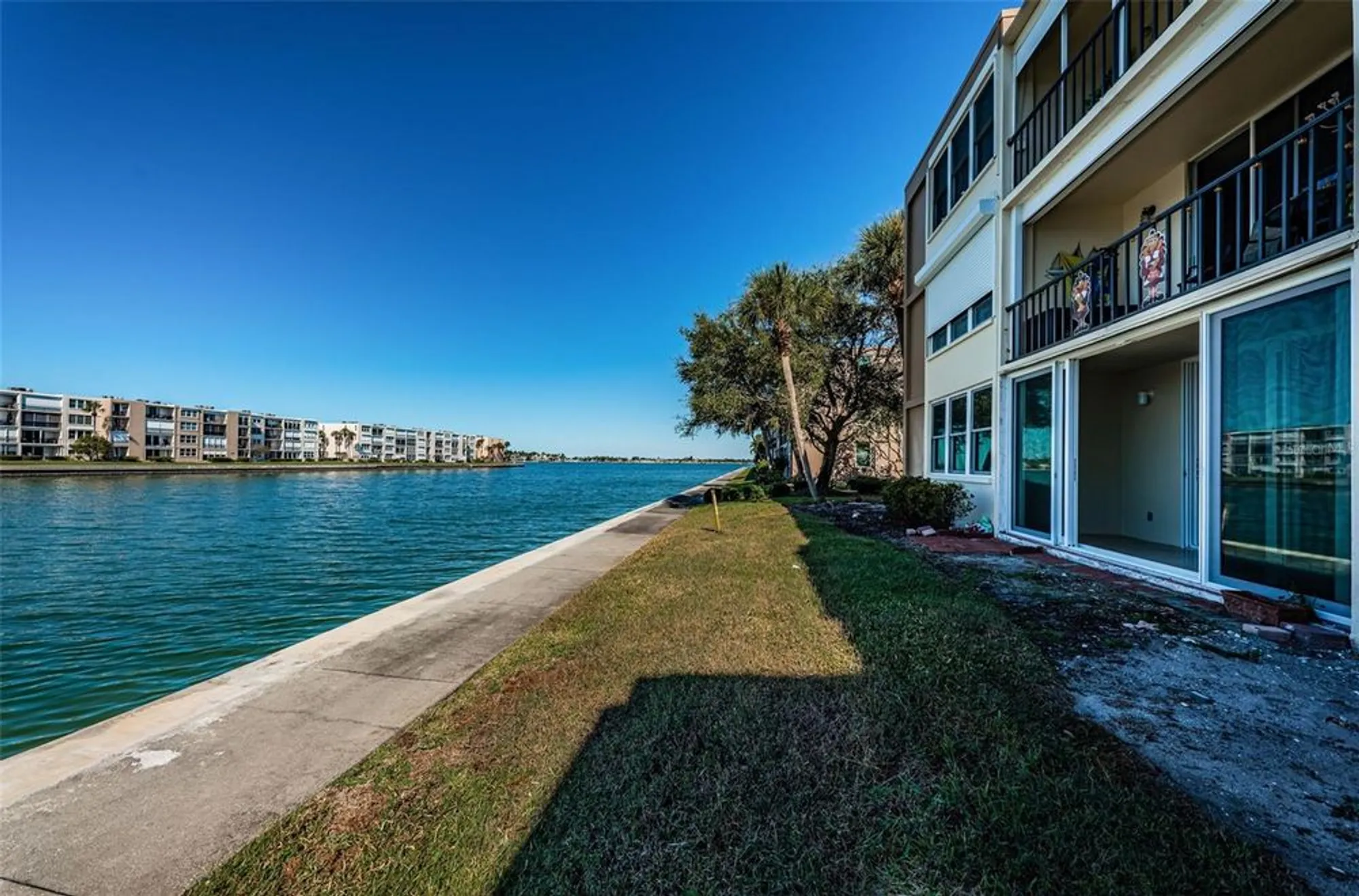 Property Slideshow image 32 of 90 | 7420 bay island dr 171, South Pasadena, FL, 33707