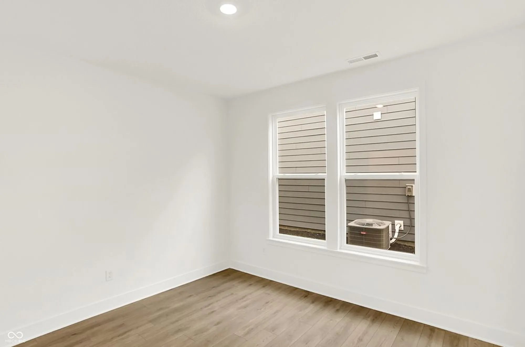 Property Slideshow image 14 of 52 | 5076 foxley park ln, Avon, IN, 46123