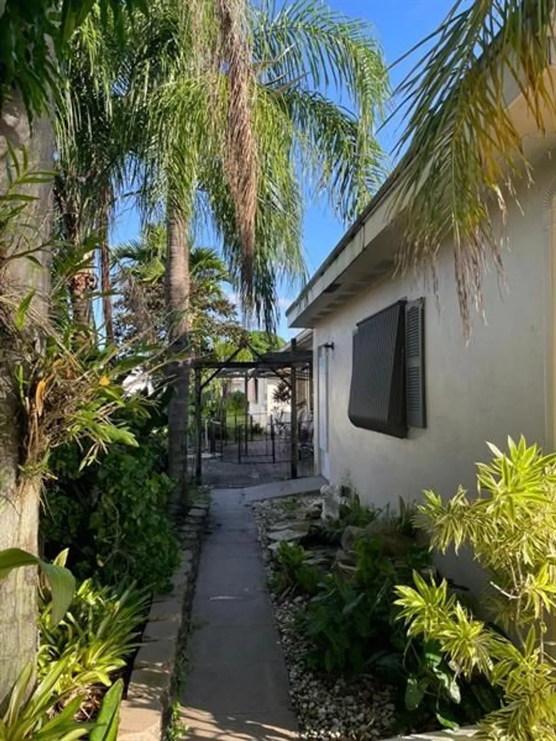 Property Slideshow image 16 of 20 | 4401 nw 43rd ave, Tamarac, FL, 33319