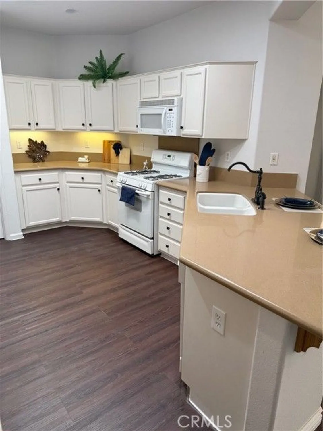 Property Slideshow image 12 of 21 | 9143 pinyon point ct, Corona, CA, 92883