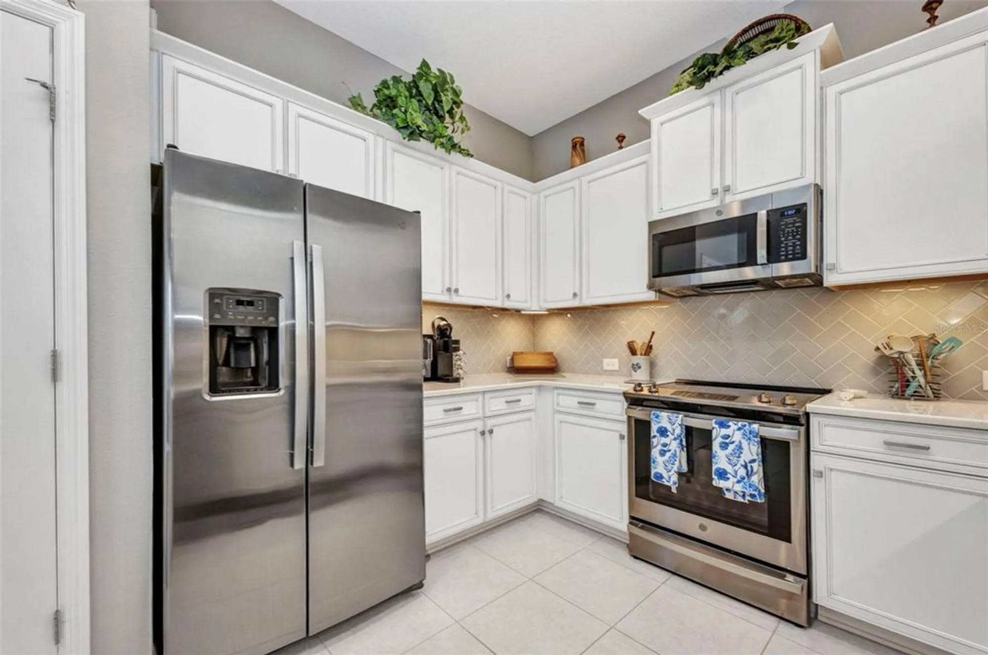 Property Slideshow image 5 of 28 | 1678 royal ct, Punta Gorda, FL, 33980
