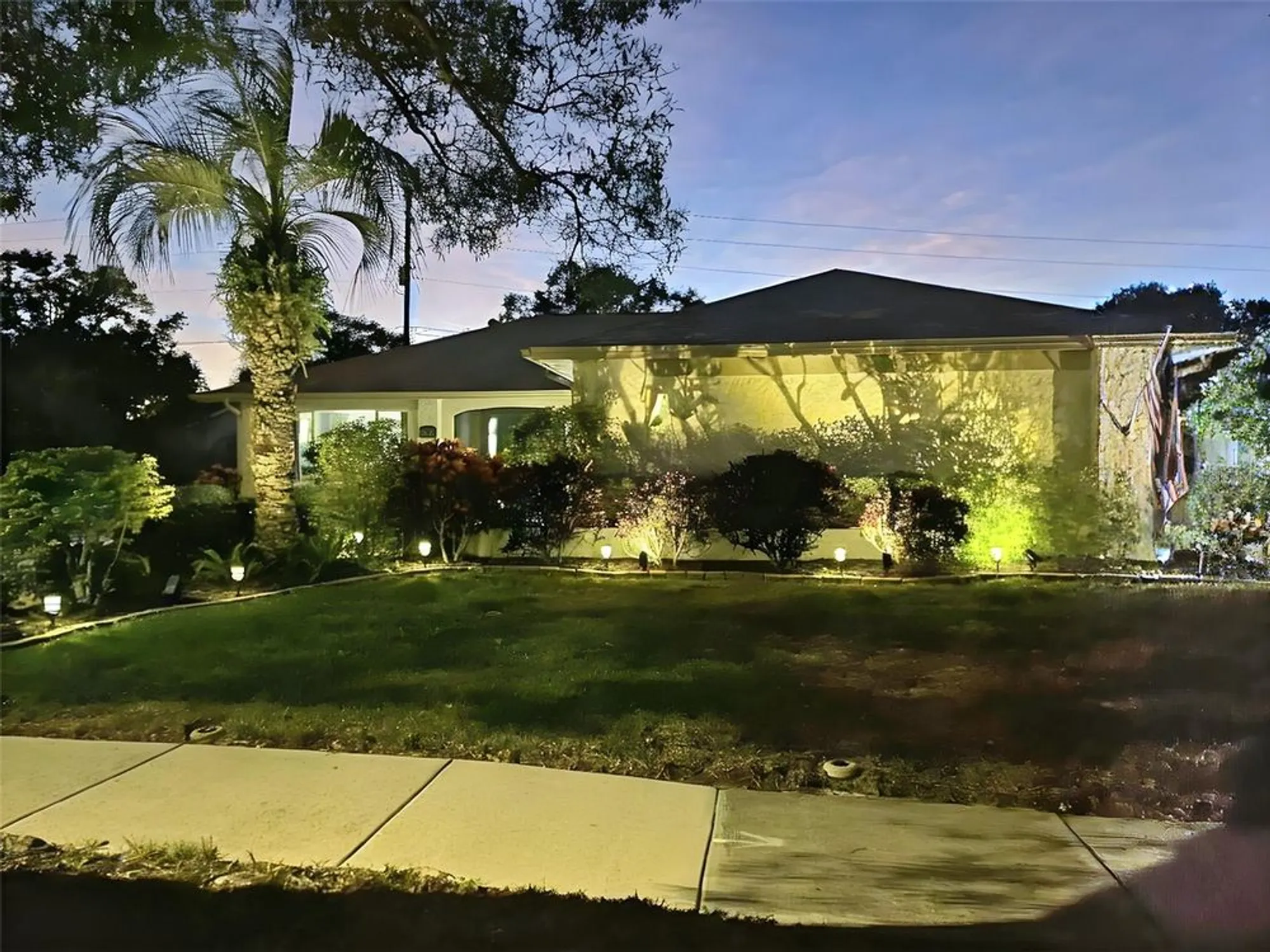 Property Slideshow image 27 of 38 | 2932 macalpin dr, Palm Harbor, FL, 34684