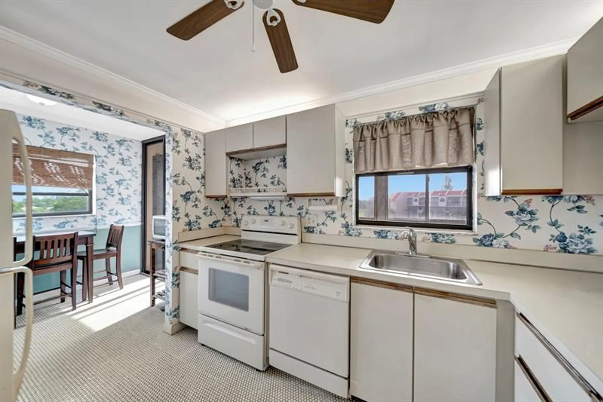 Property Slideshow image 10 of 61 | 3521 environ blvd b501, Lauderhill, FL, 33319