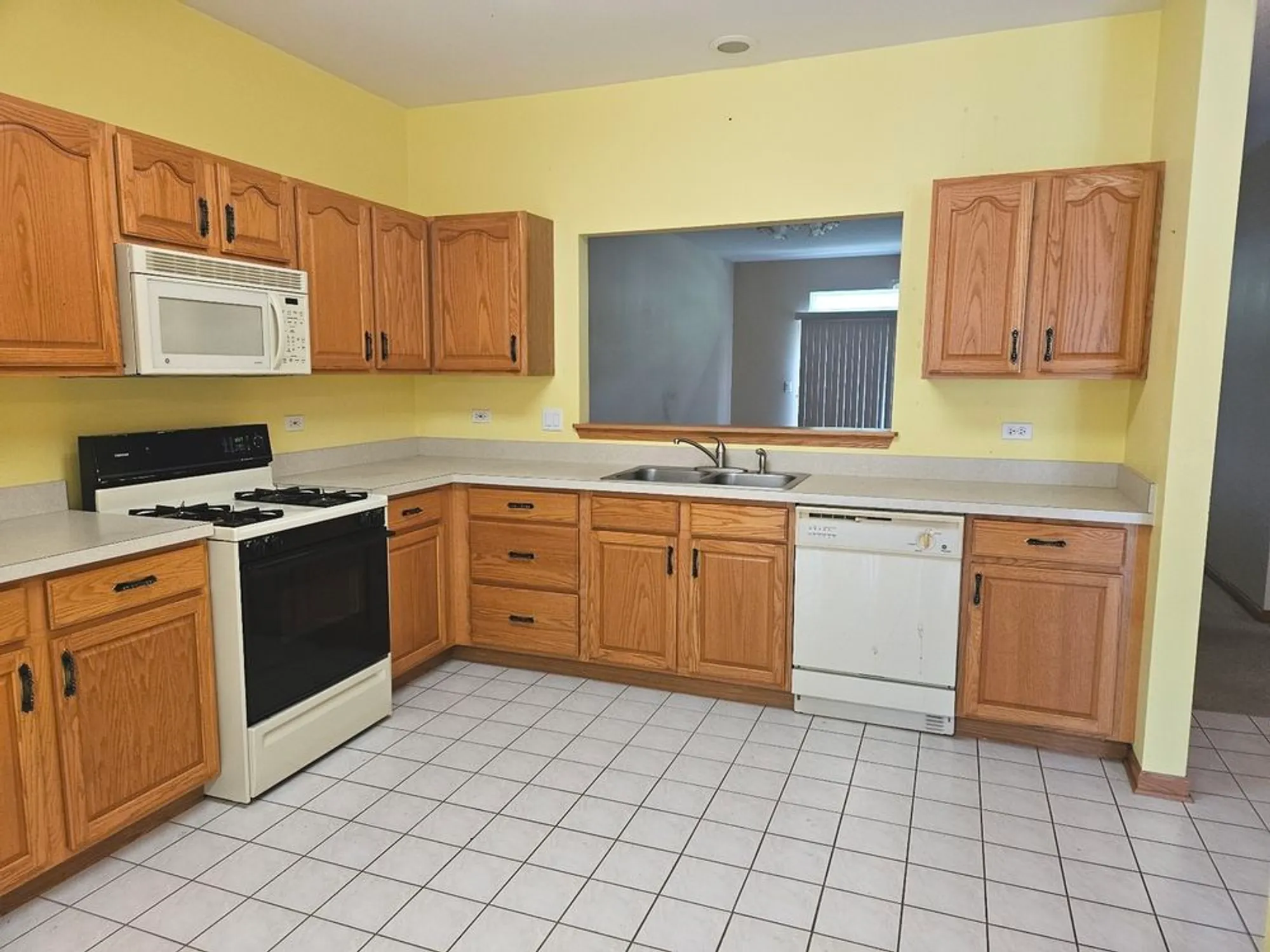 Property Slideshow image 4 of 10 | 20944 w blossom ln, Plainfield, IL, 60544