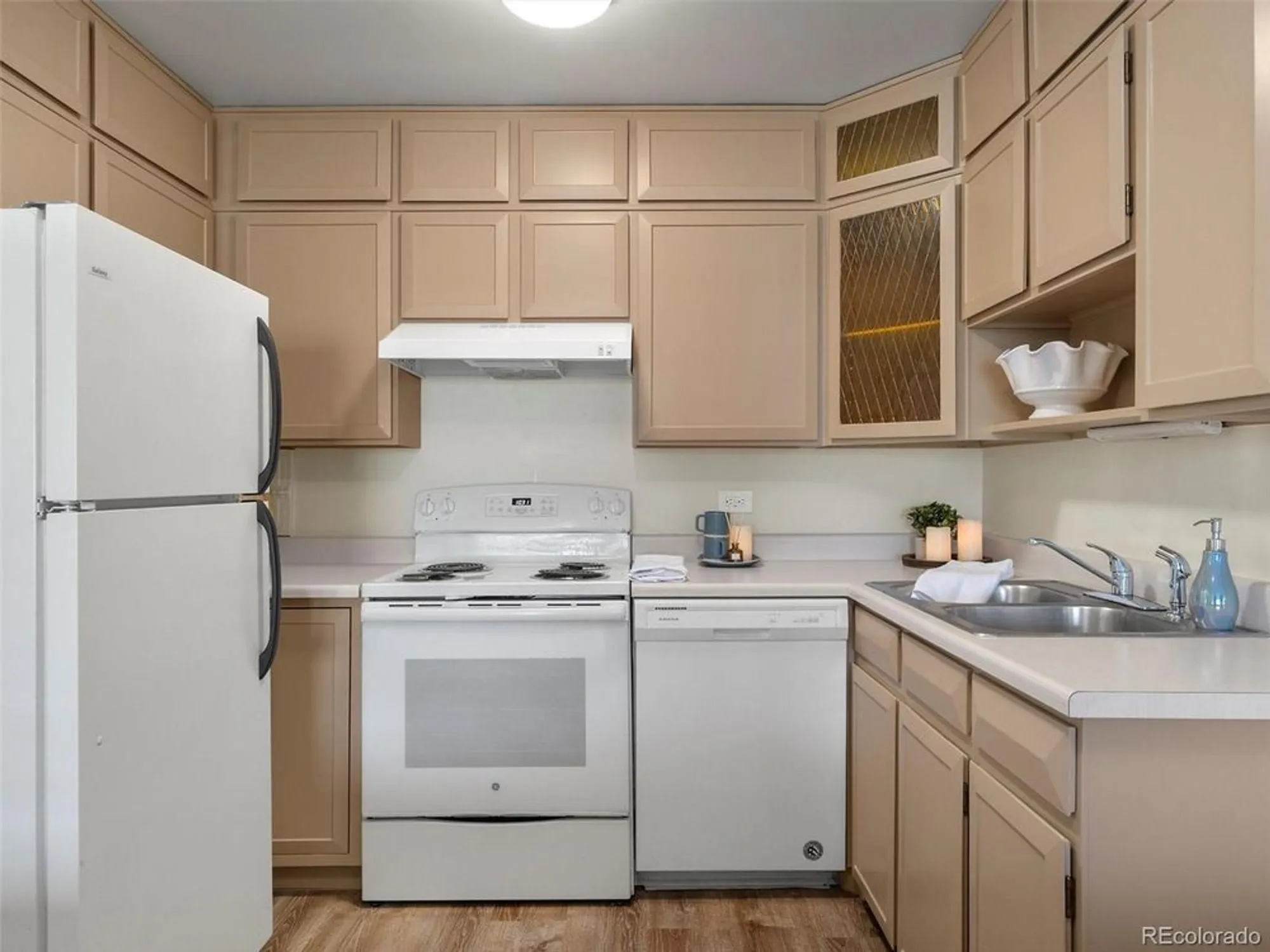 Property Slideshow image 6 of 37 | 605 s alton way 2b, Denver, CO, 80247
