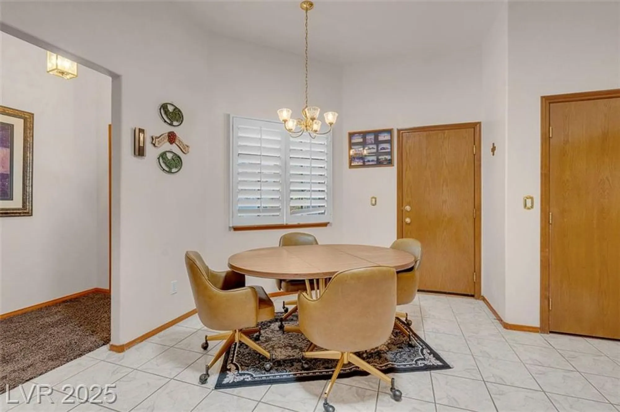 Property Slideshow image 18 of 46 | 5204 rim view ln, Las Vegas, NV, 89130