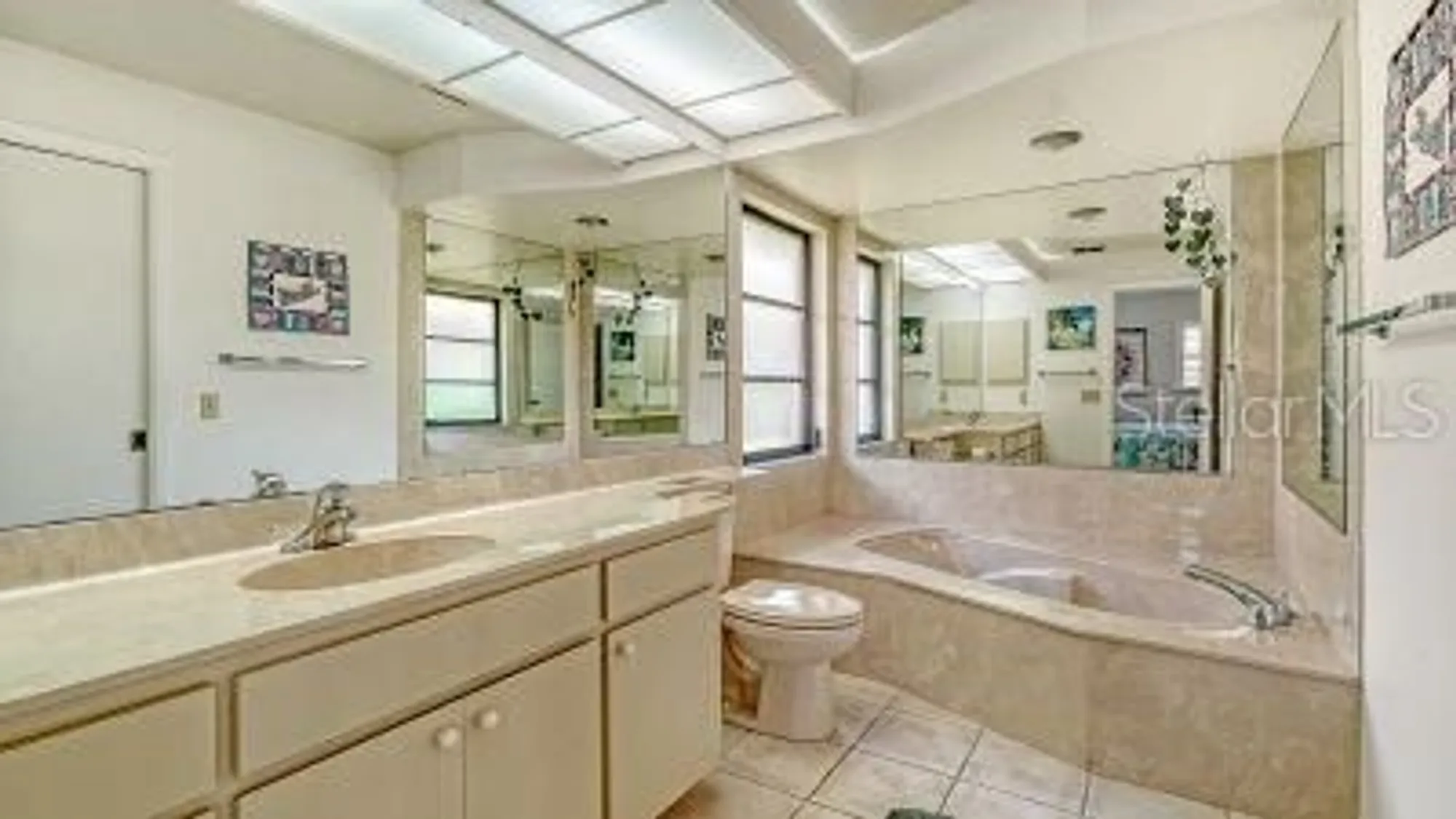 Property Slideshow image 18 of 37 | 7170 wood creek dr # 40, Sarasota, FL, 34231