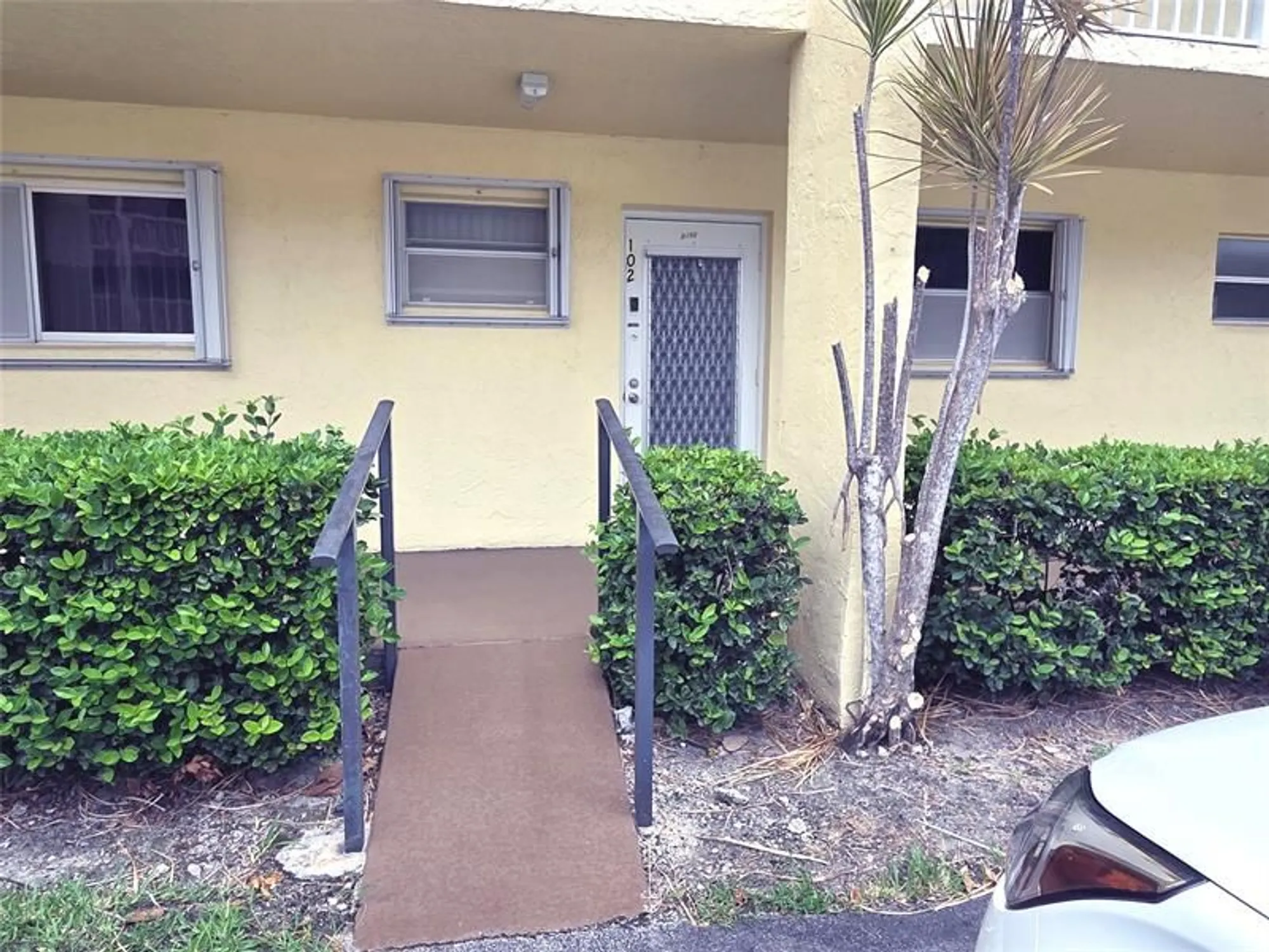 Property Slideshow image 2 of 21 | 6700 royal palm blvd 102d, Margate, FL, 33063