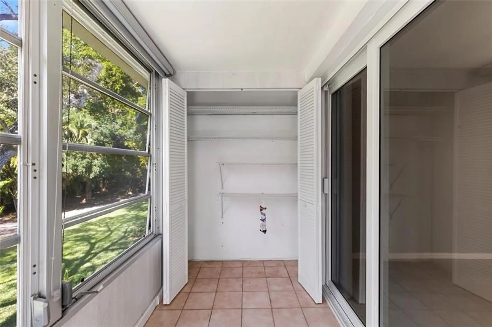 Property Slideshow image 10 of 28 | 64 oakridge e # 64, Deerfield Beach, FL, 33442