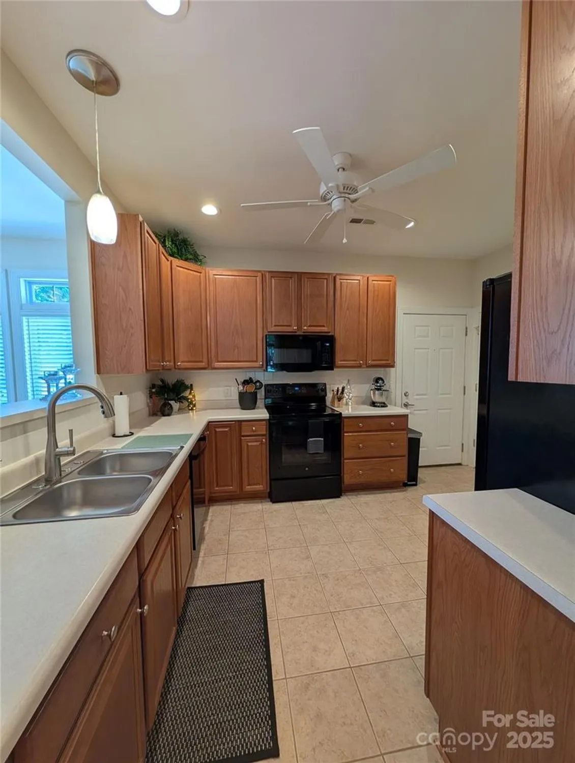 Property Slideshow image 7 of 22 | 2741 circa dr, Matthews, NC, 28105