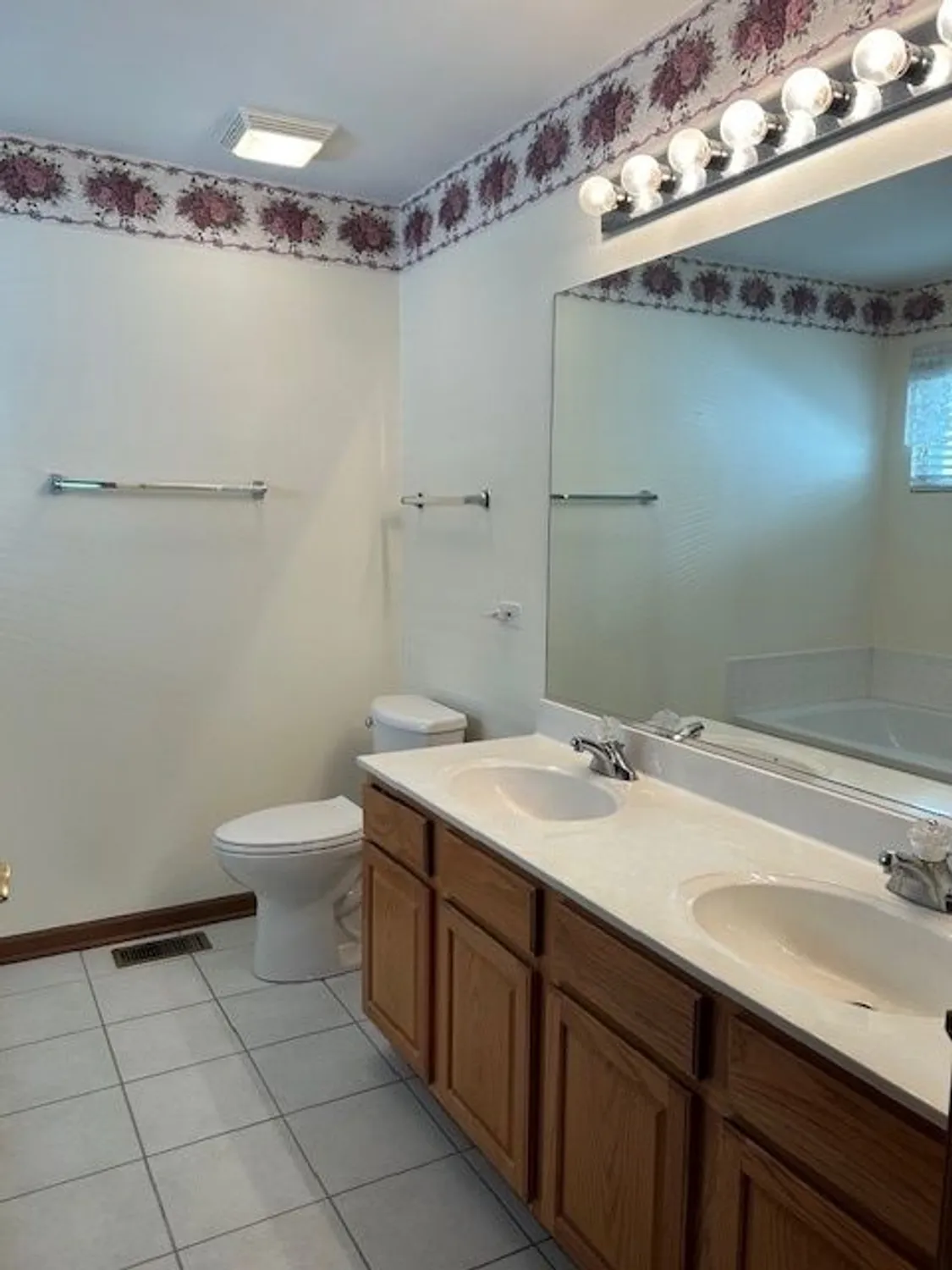 Property Slideshow image 18 of 67 | 13804 s ironwood dr, Plainfield, IL, 60544